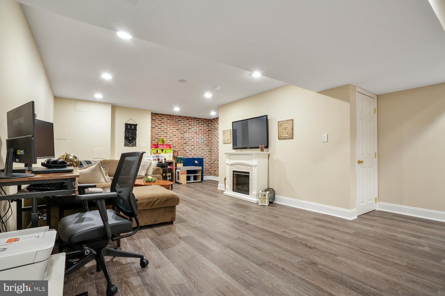 WAYNEBROOK VILLAGE - Residential
