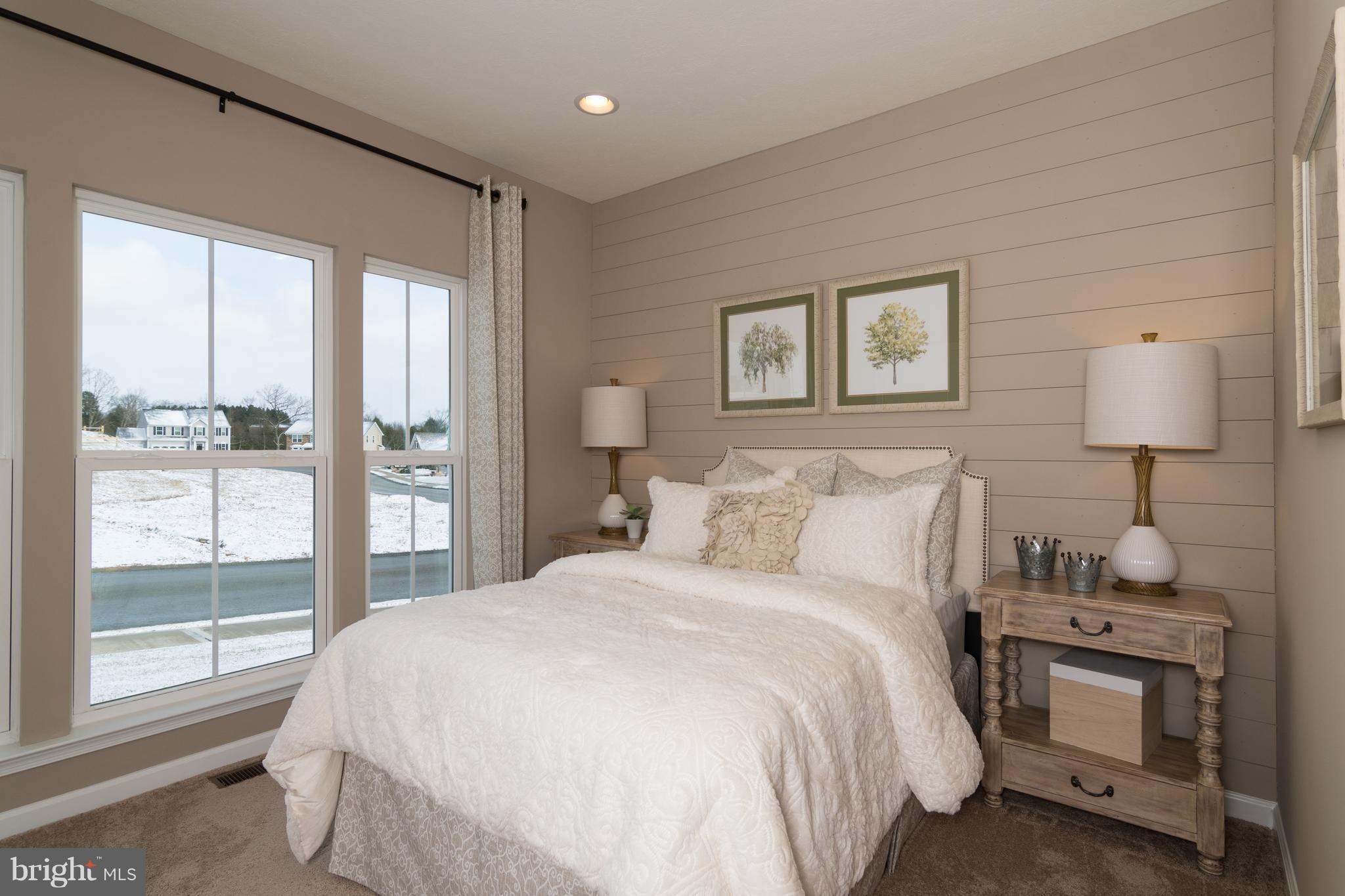 CREEKSIDE VILLAGE - Residential