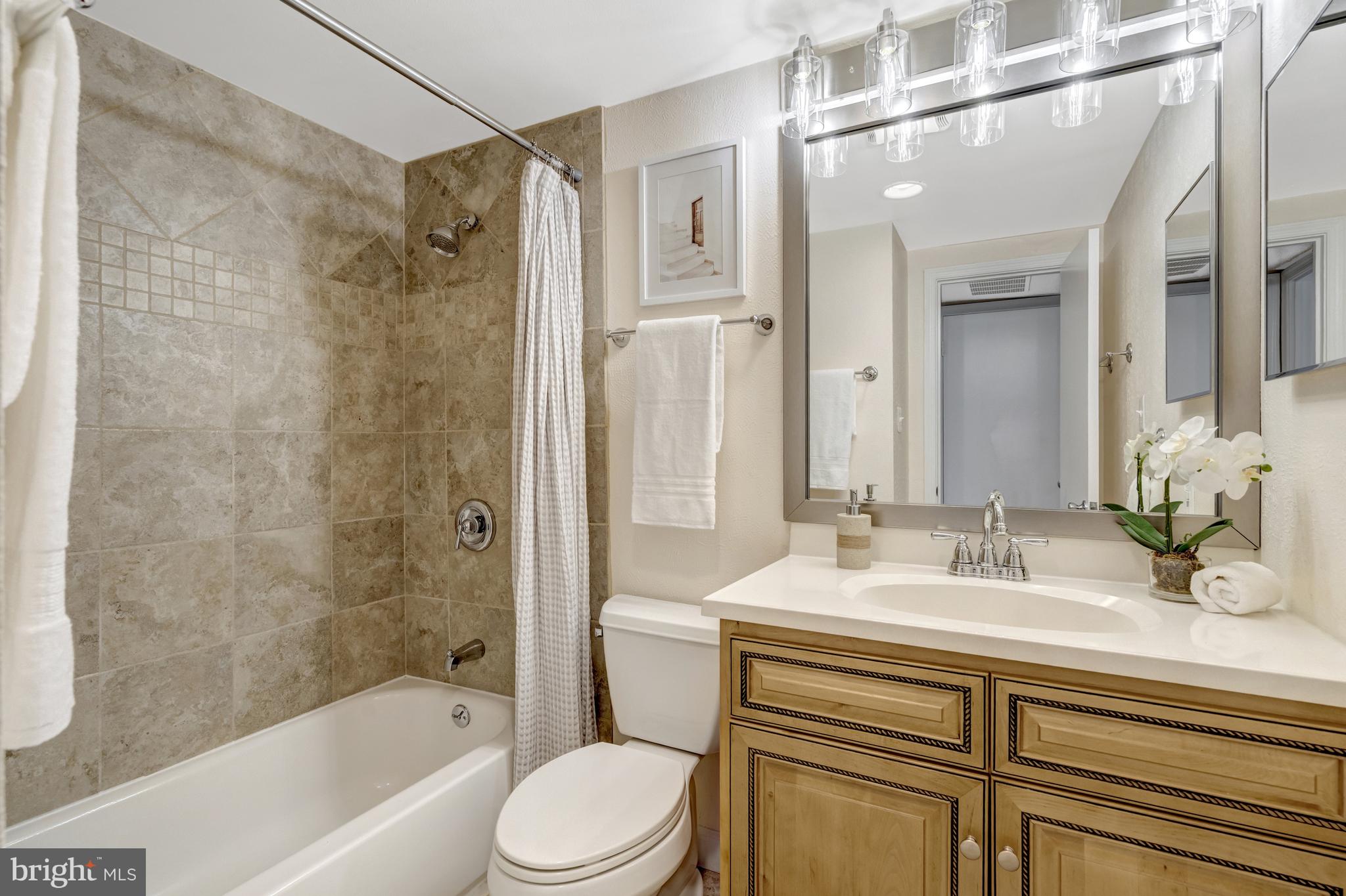 VISTAS OF VIENNA CONDOMINIUMS - Residential