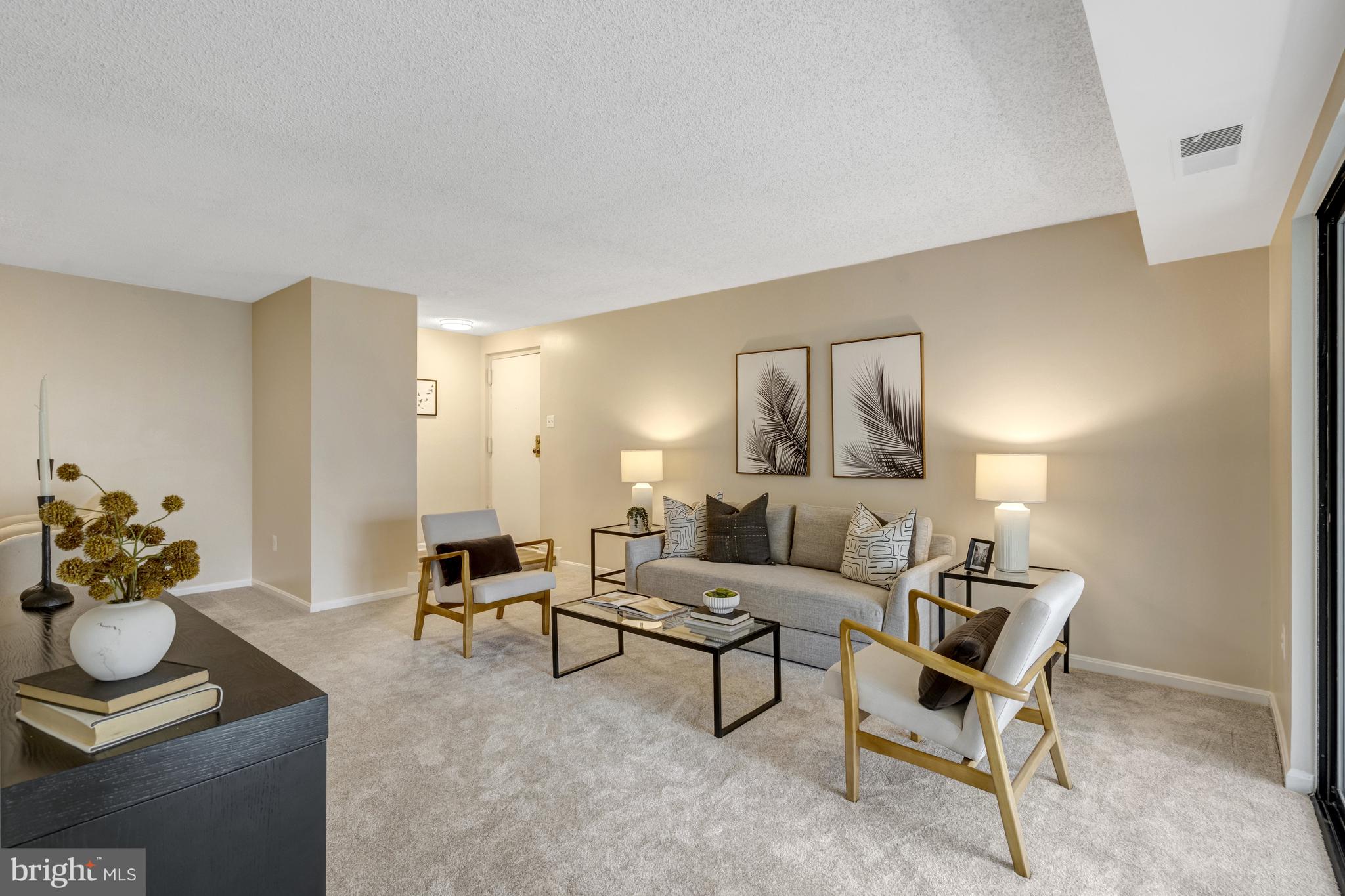 VISTAS OF VIENNA CONDOMINIUMS - Residential