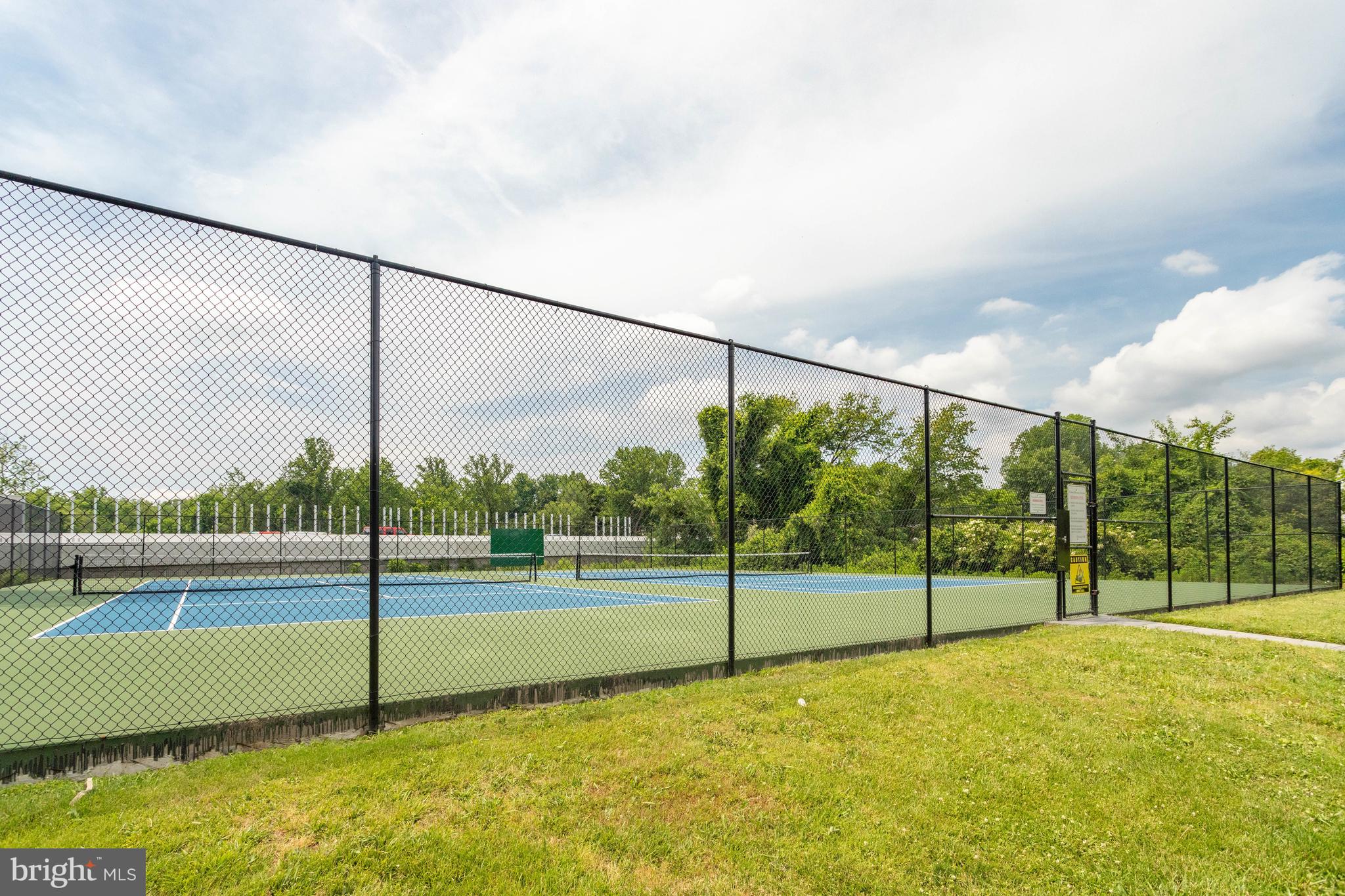 VISTAS OF VIENNA CONDOMINIUMS - Residential