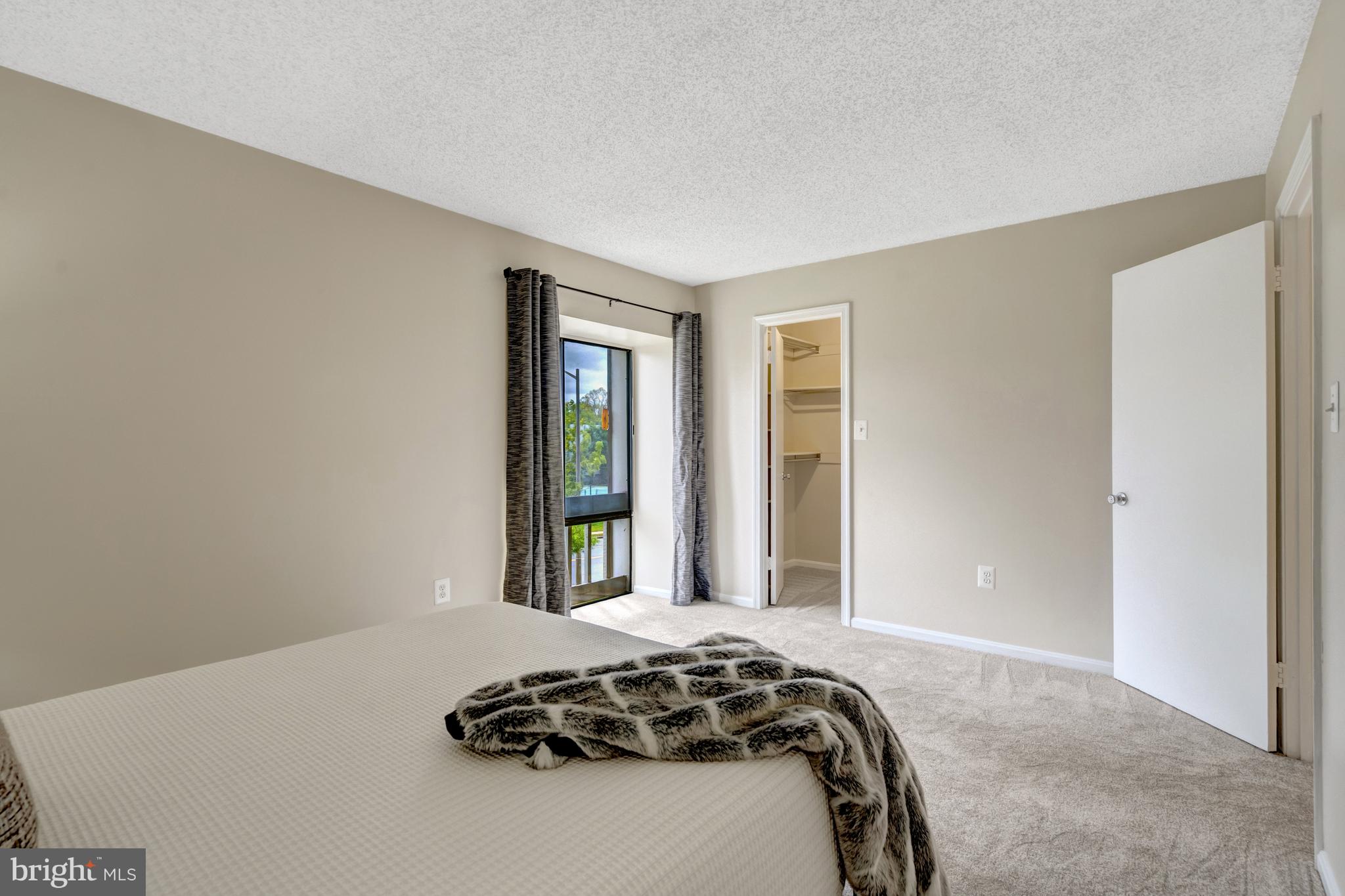 VISTAS OF VIENNA CONDOMINIUMS - Residential