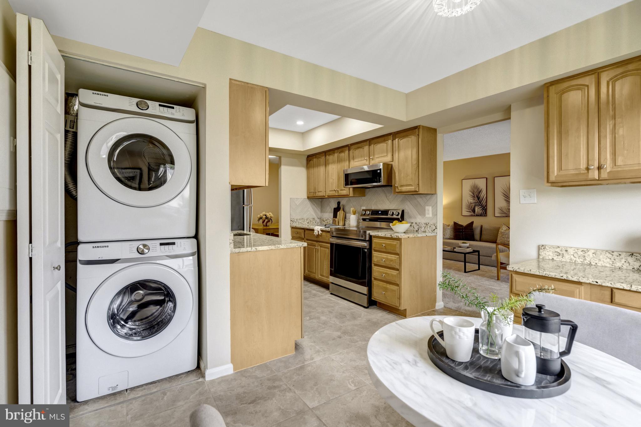 VISTAS OF VIENNA CONDOMINIUMS - Residential