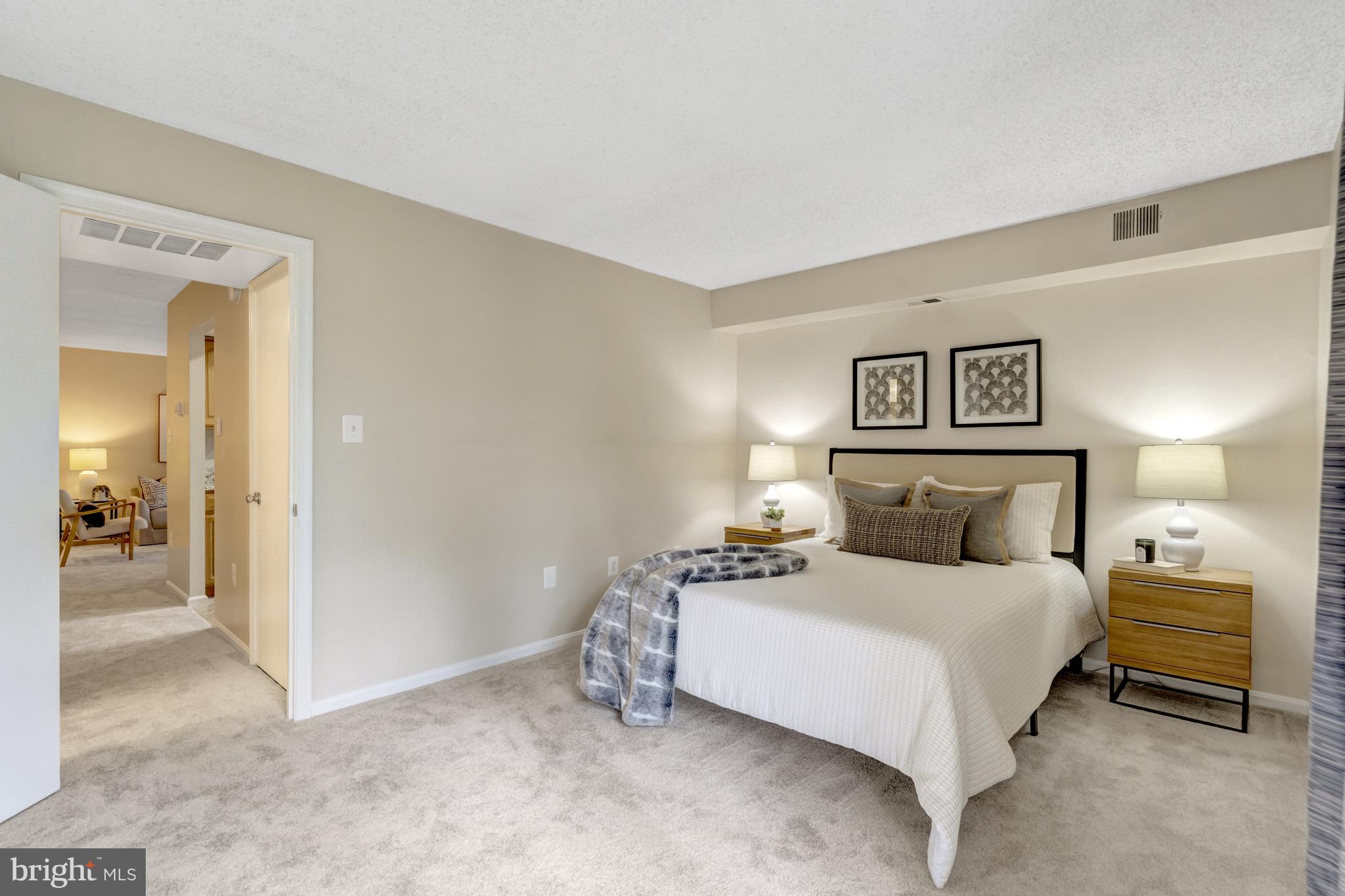 VISTAS OF VIENNA CONDOMINIUMS - Residential