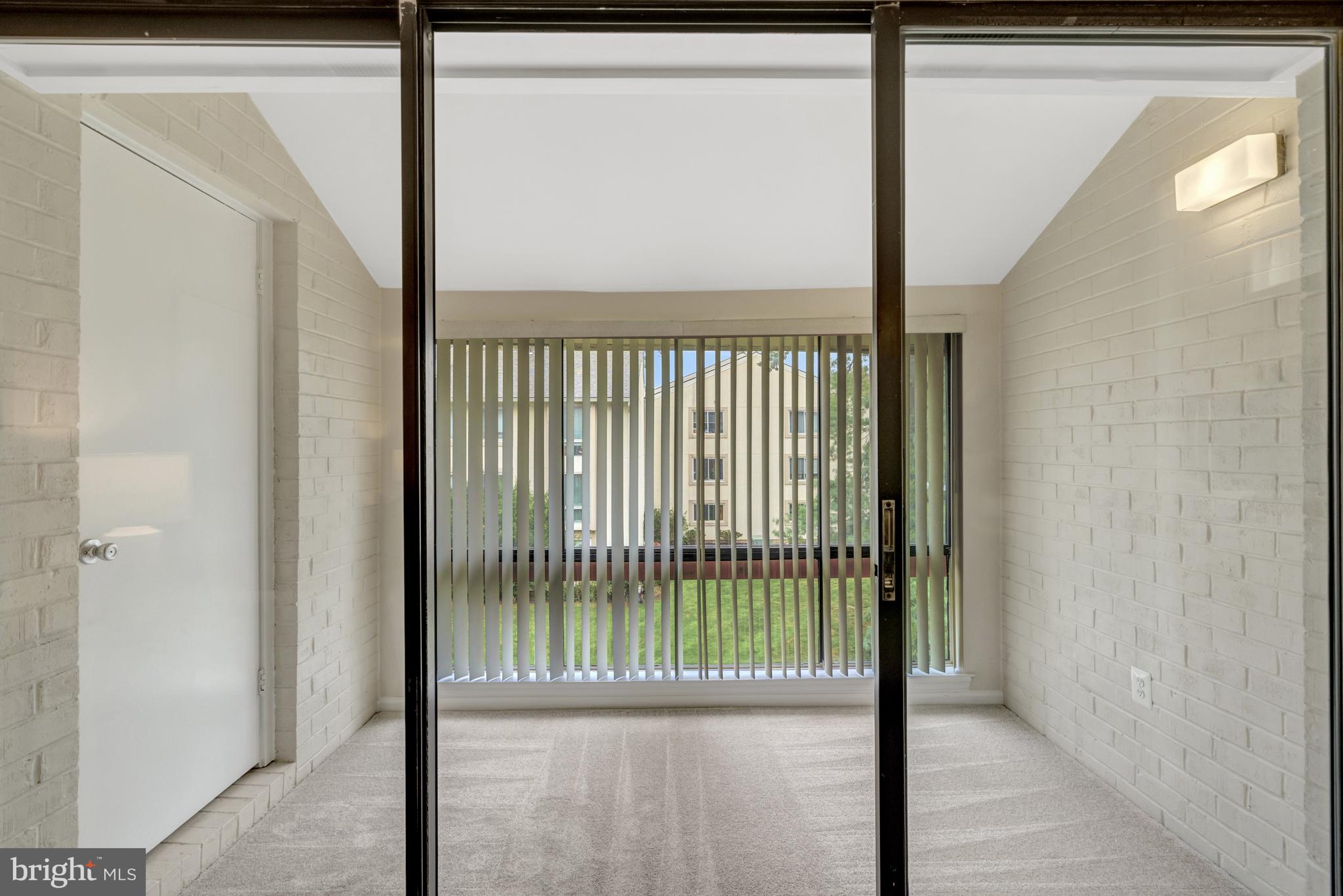 VISTAS OF VIENNA CONDOMINIUMS - Residential