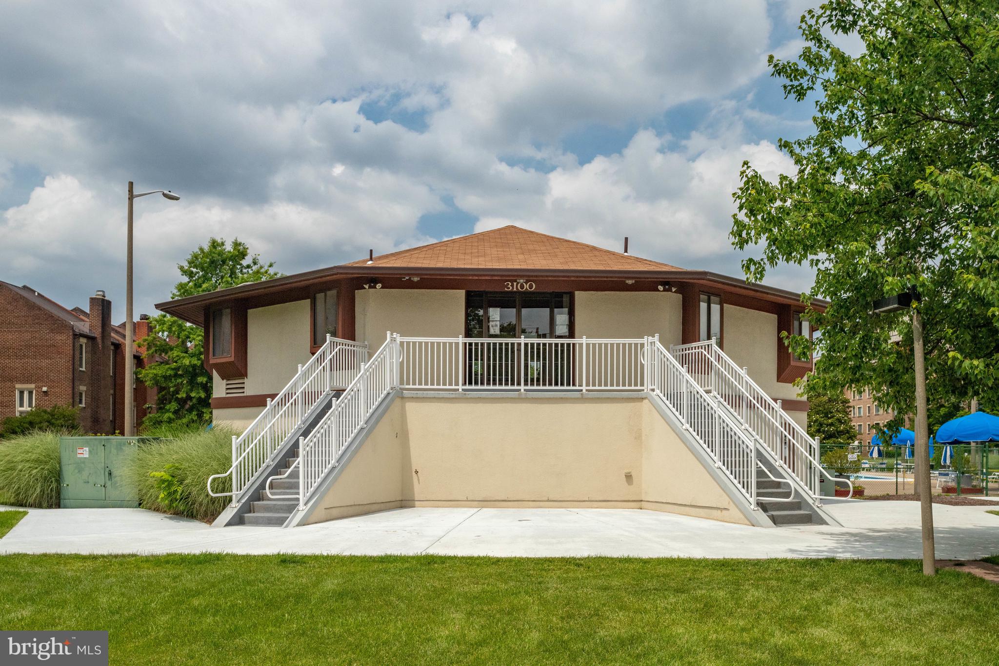 VISTAS OF VIENNA CONDOMINIUMS - Residential