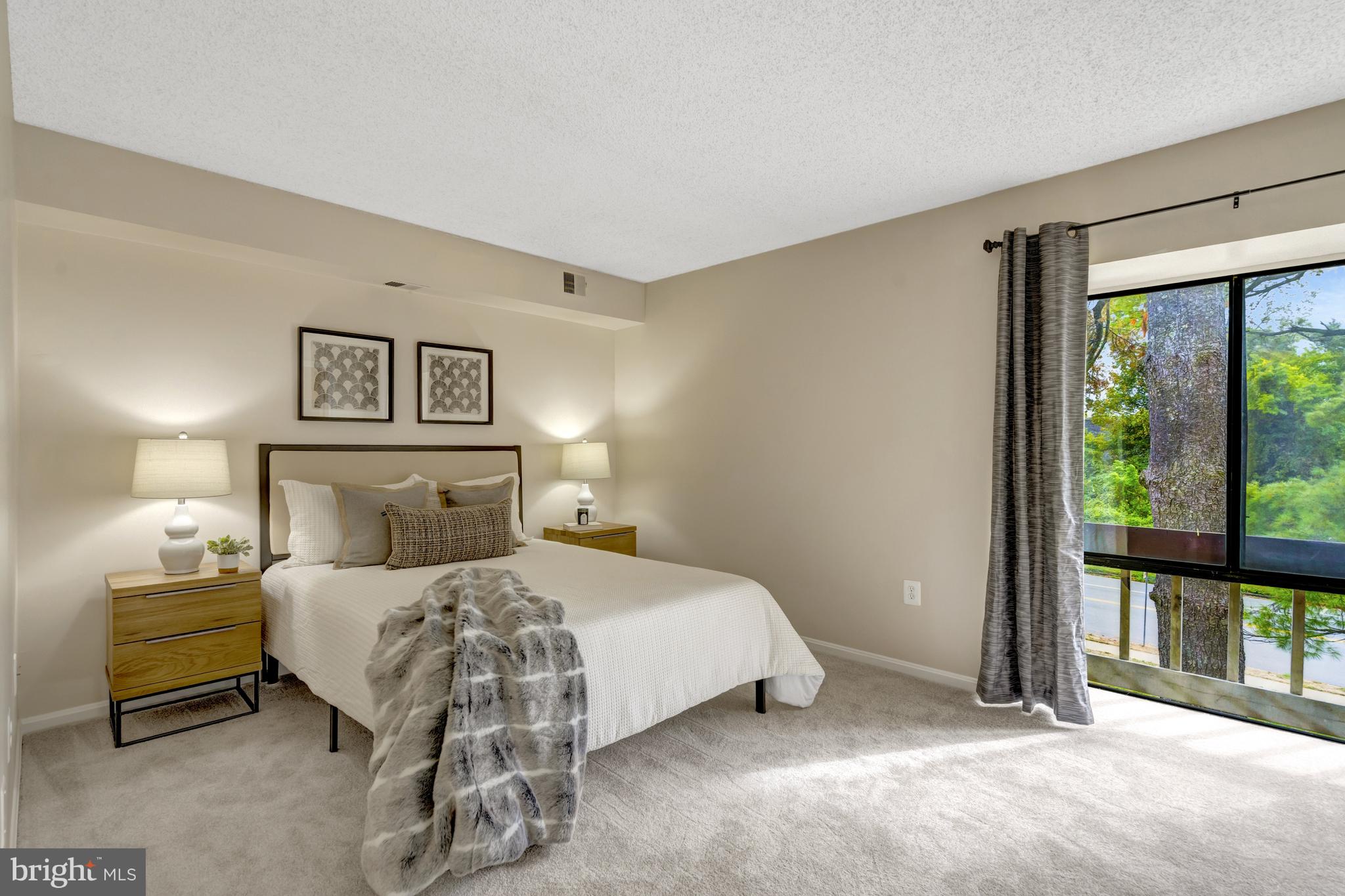 VISTAS OF VIENNA CONDOMINIUMS - Residential