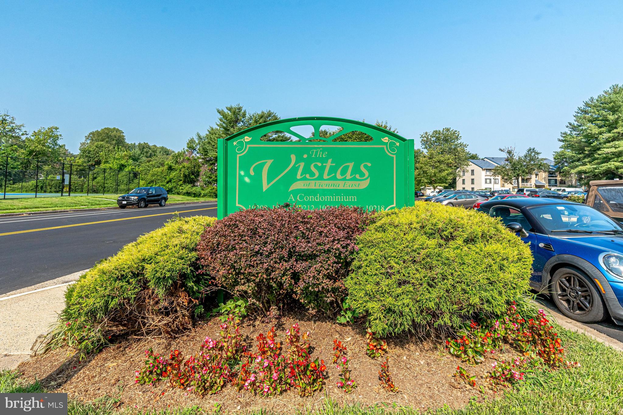 VISTAS OF VIENNA CONDOMINIUMS - Residential