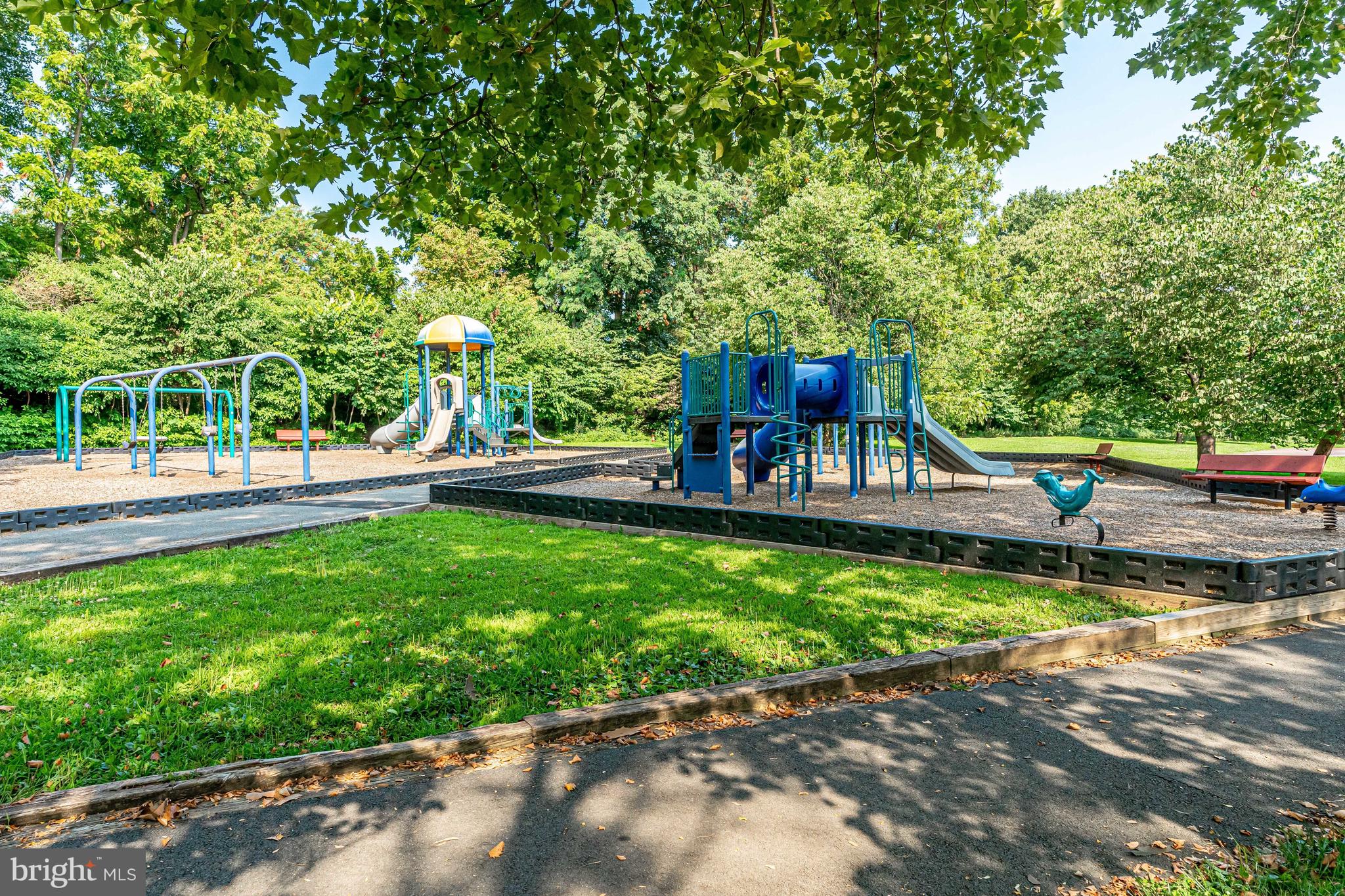 VISTAS OF VIENNA CONDOMINIUMS - Residential