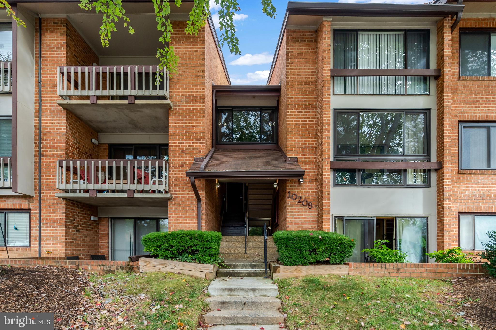 VISTAS OF VIENNA CONDOMINIUMS - Residential