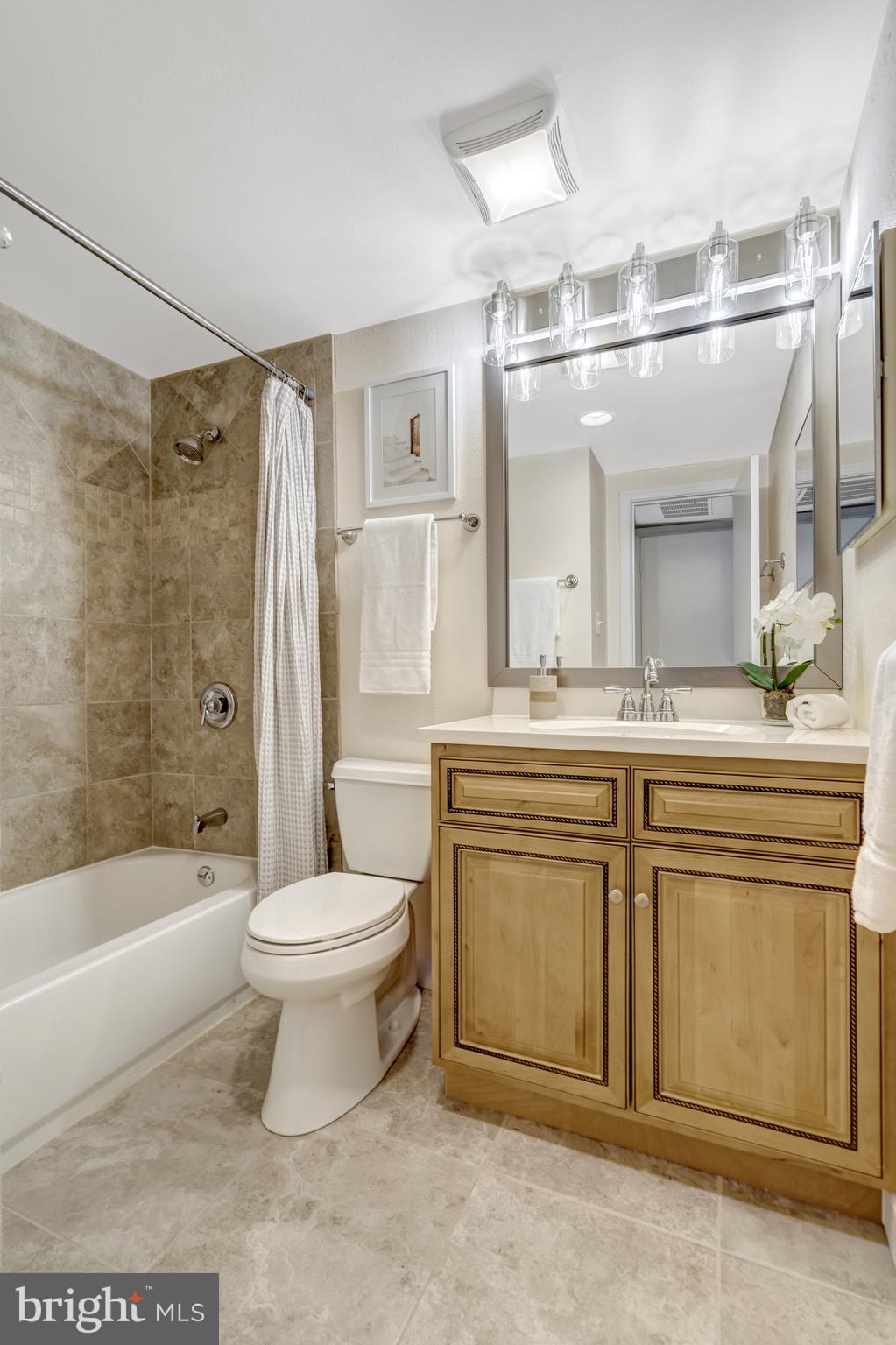 VISTAS OF VIENNA CONDOMINIUMS - Residential