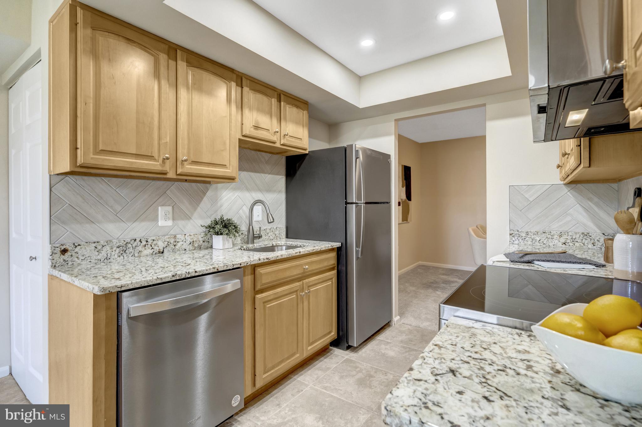 VISTAS OF VIENNA CONDOMINIUMS - Residential