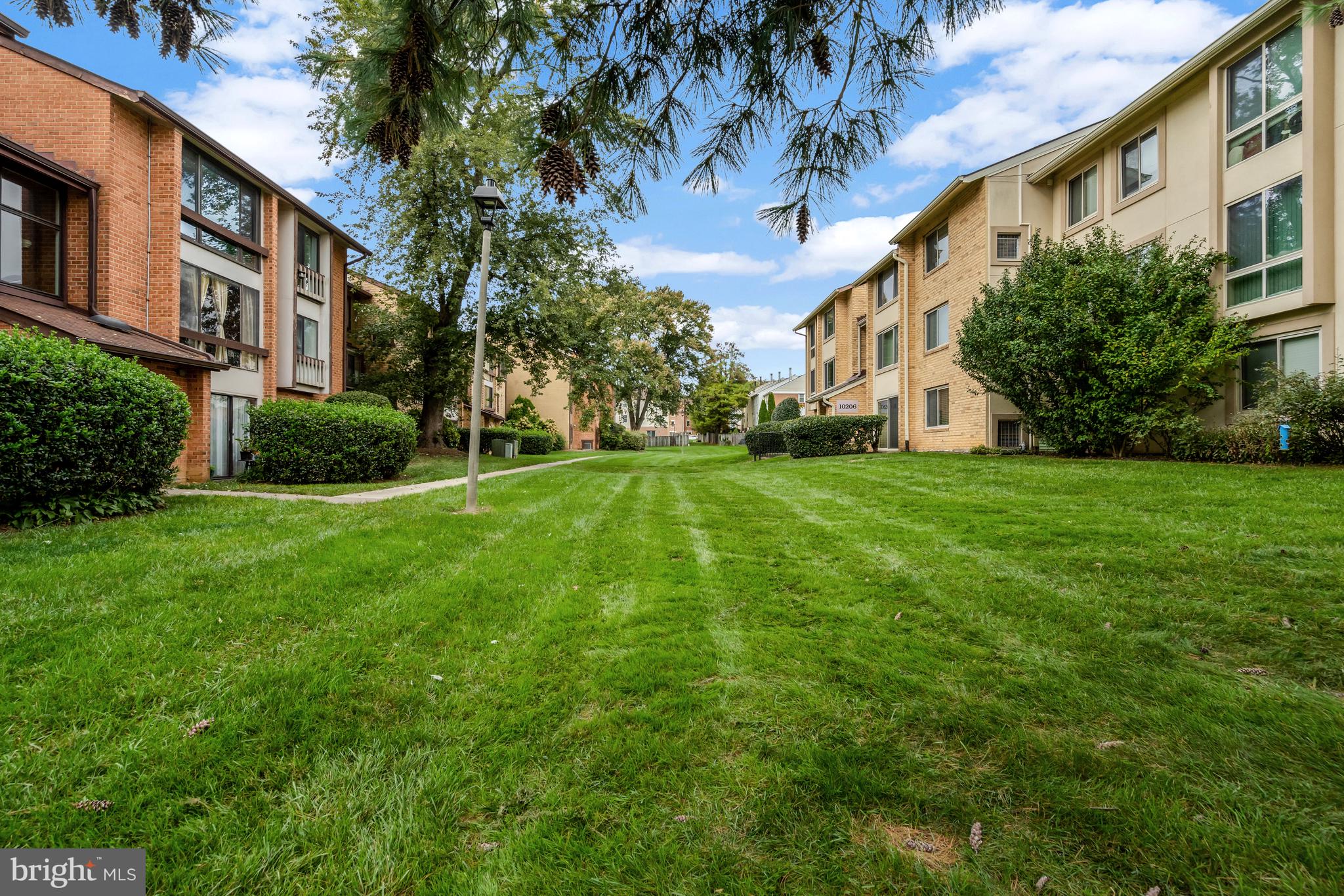 VISTAS OF VIENNA CONDOMINIUMS - Residential