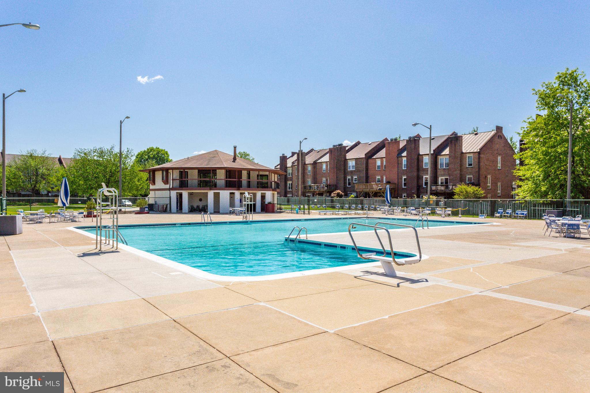 VISTAS OF VIENNA CONDOMINIUMS - Residential