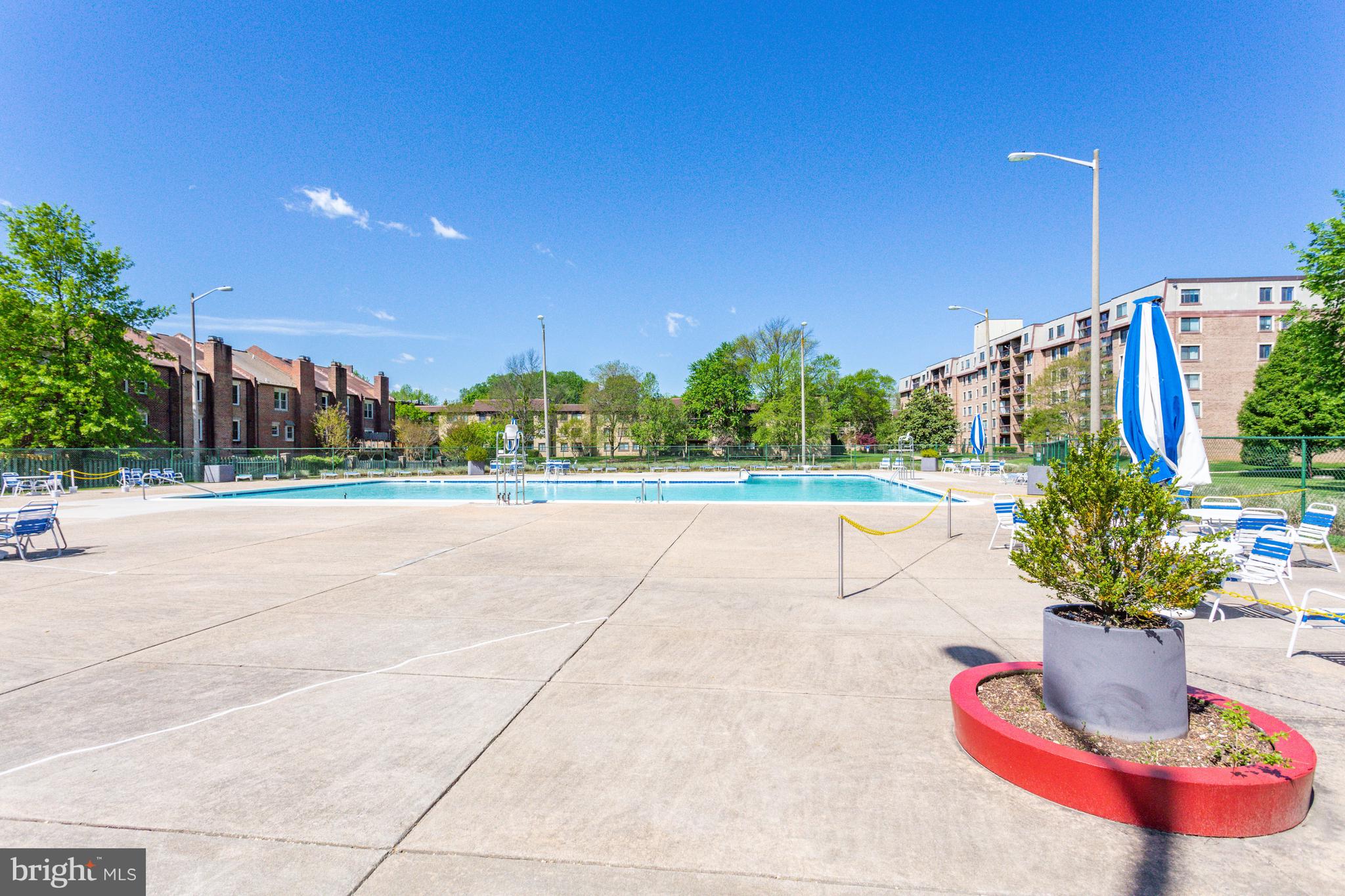 VISTAS OF VIENNA CONDOMINIUMS - Residential