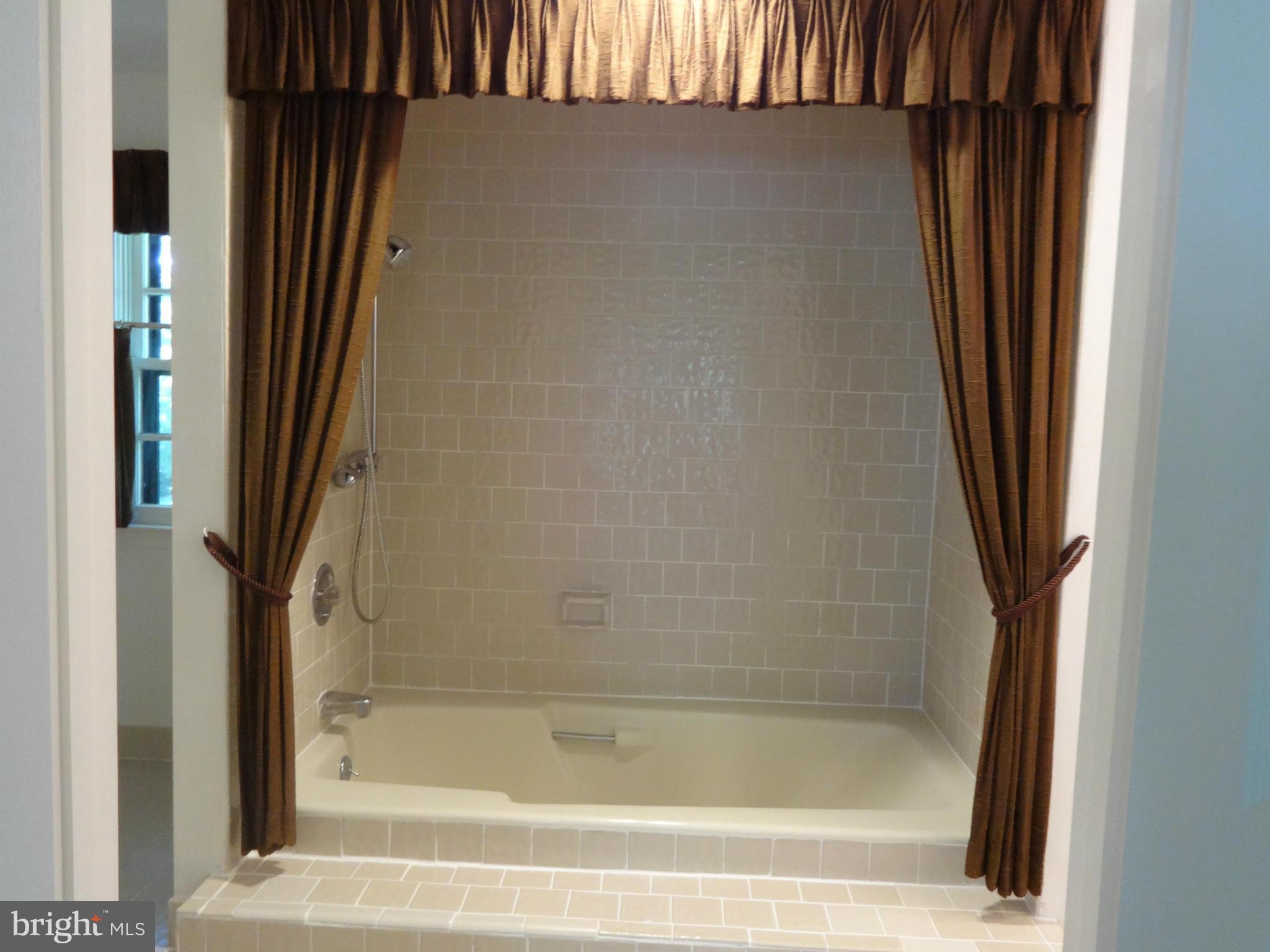 AL MARAH - Residential Lease