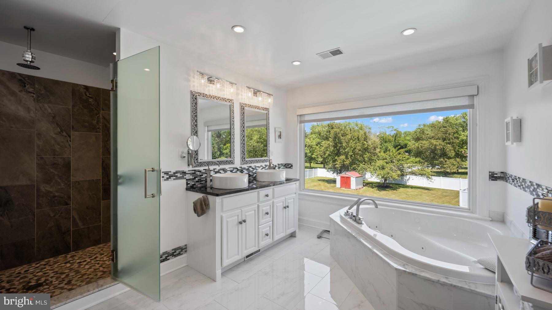 CANAL WALK - Residential