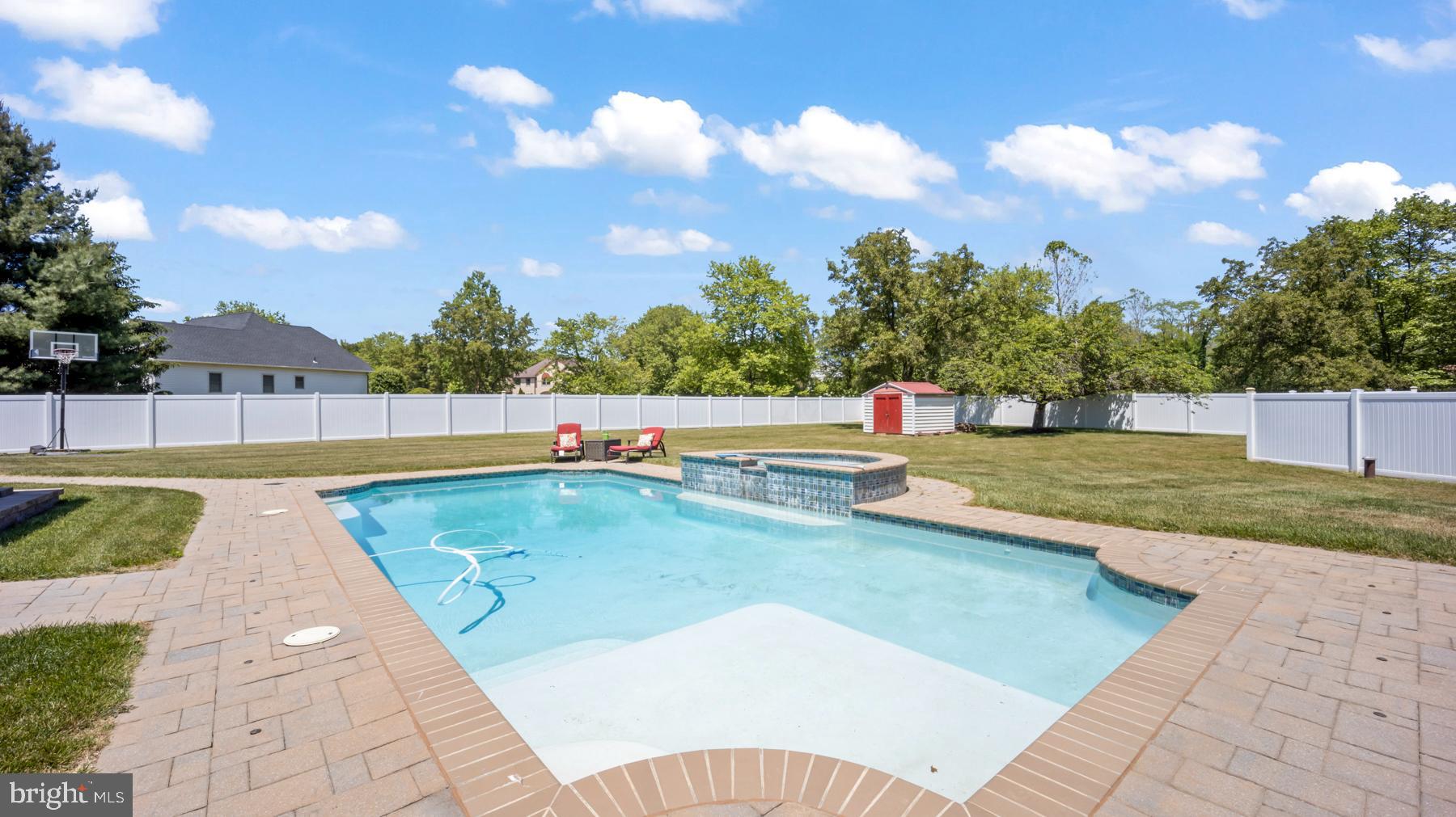 CANAL WALK - Residential