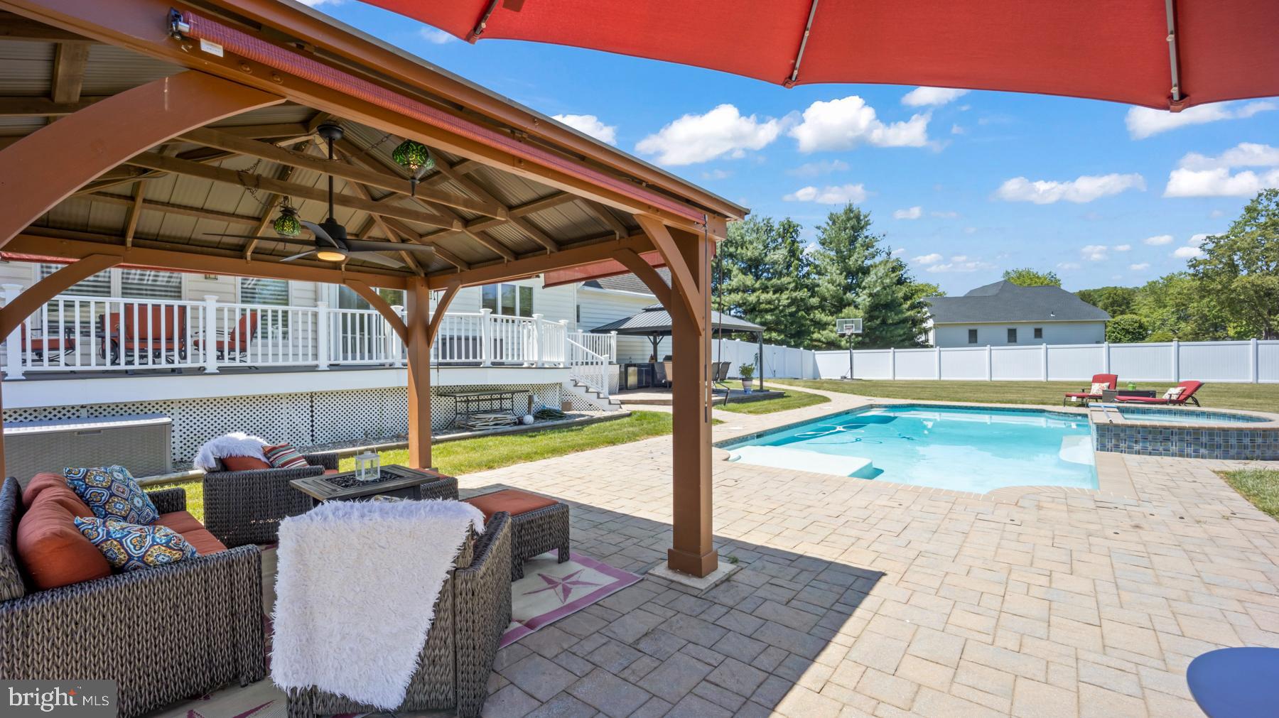 CANAL WALK - Residential