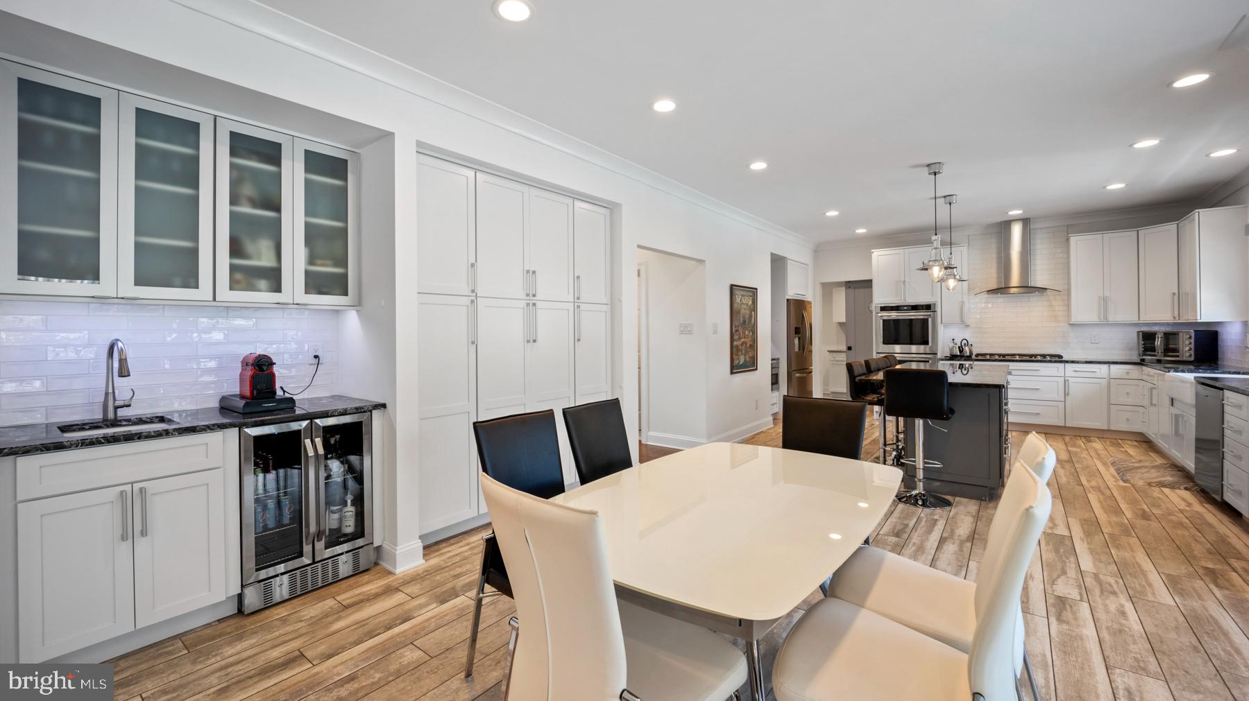 CANAL WALK - Residential