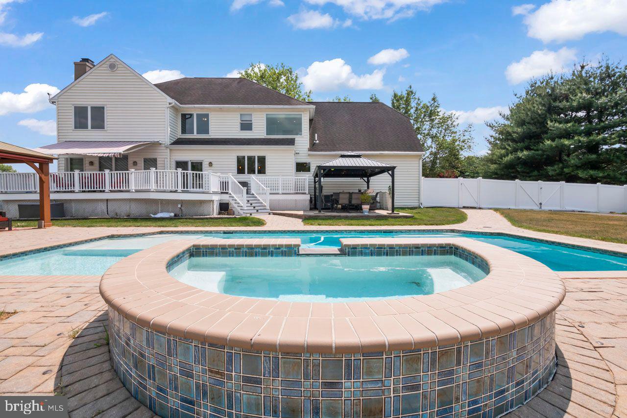 CANAL WALK - Residential