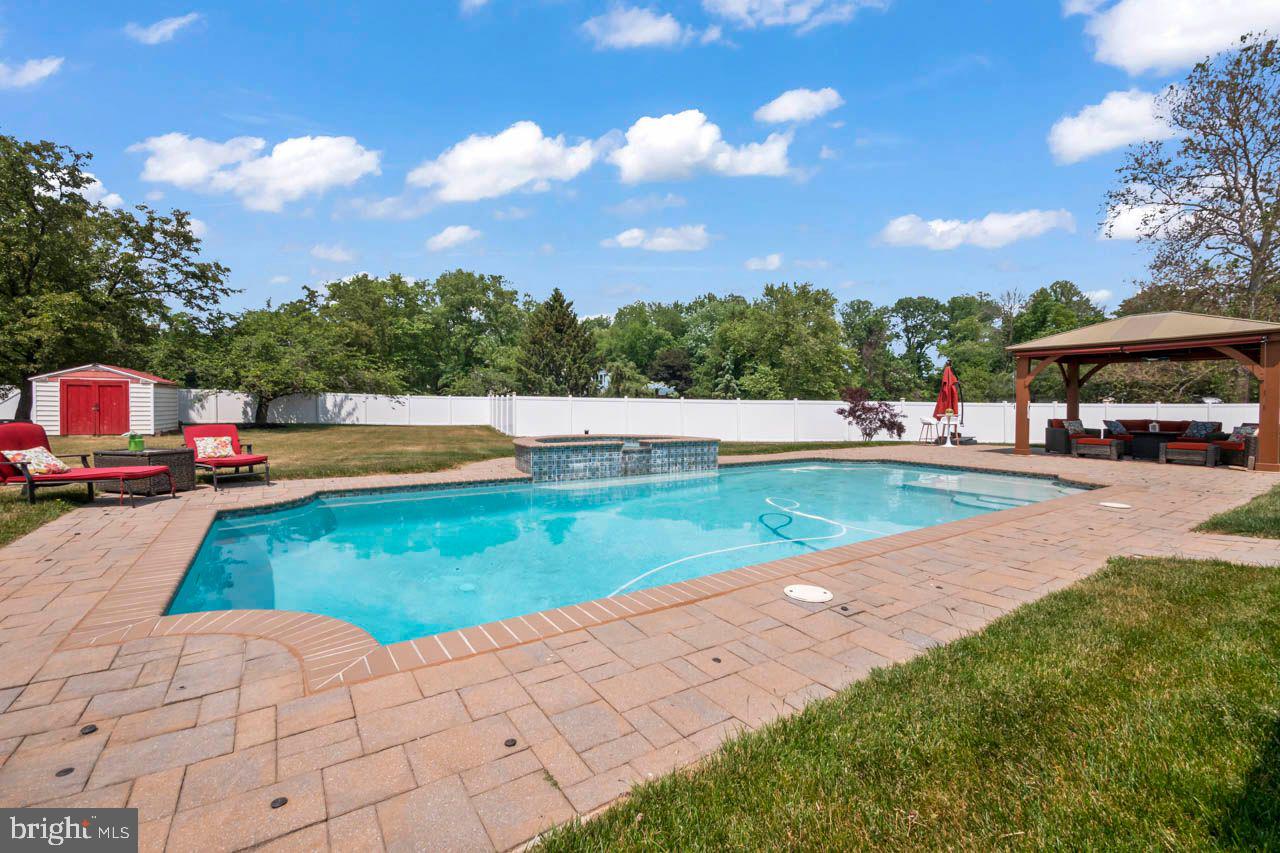 CANAL WALK - Residential