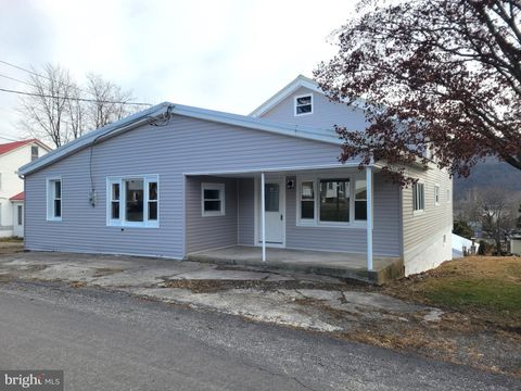 Apartment For Sale - 830 N Lincoln St<br/> Perry County, DUNCANNON, PA 17020