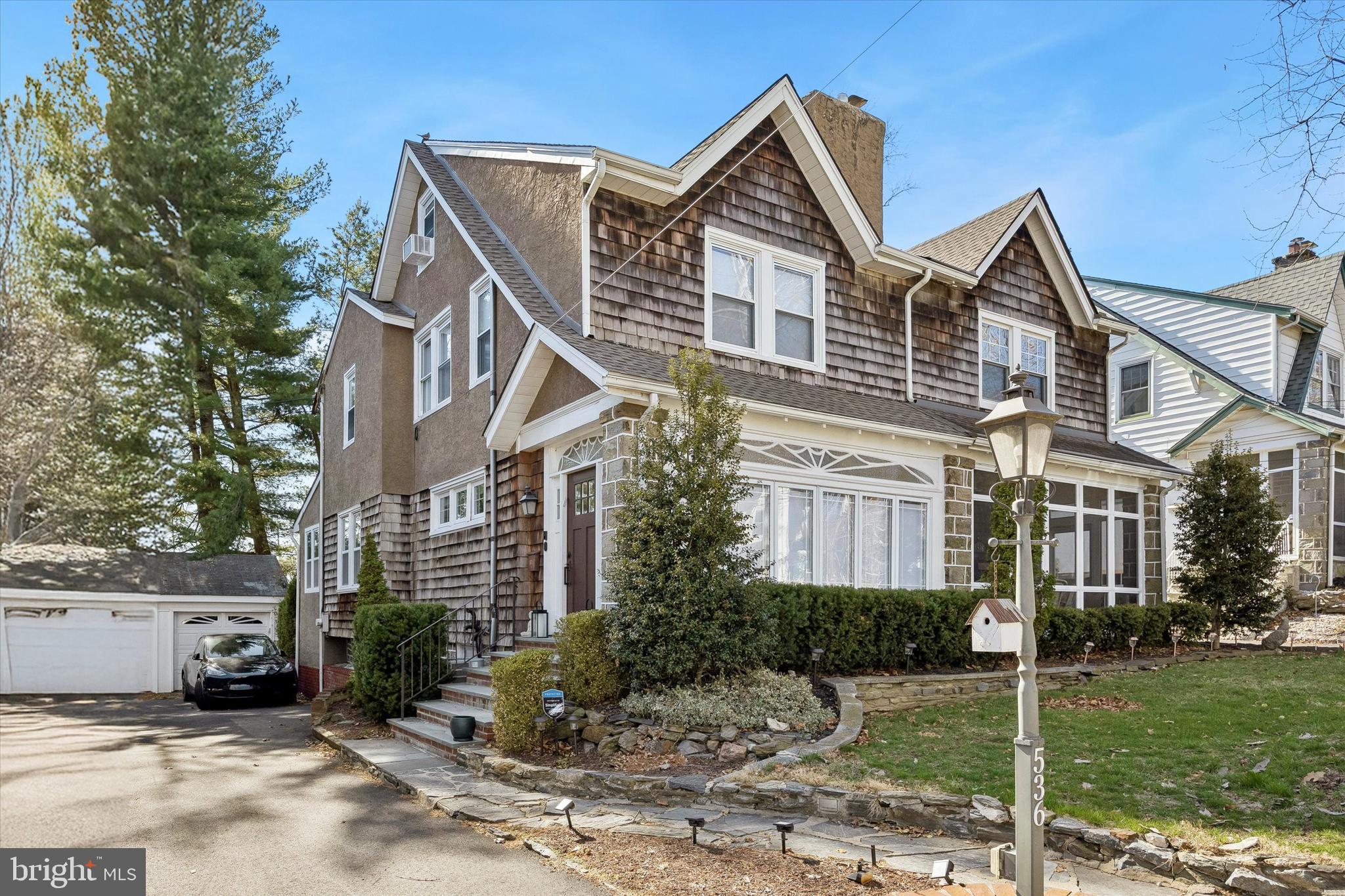 536 COUNTRY CLUB LANE