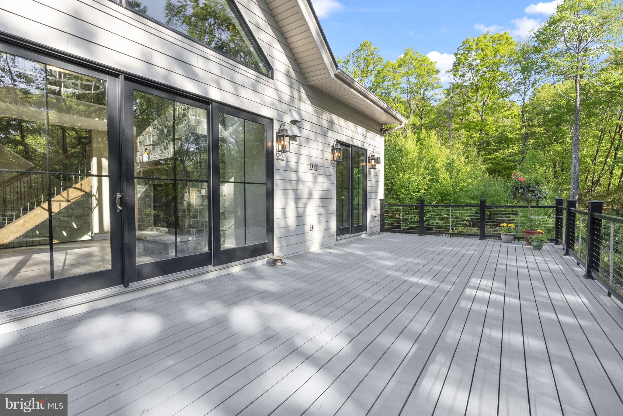 BIG BOULDER LAKE - Residential