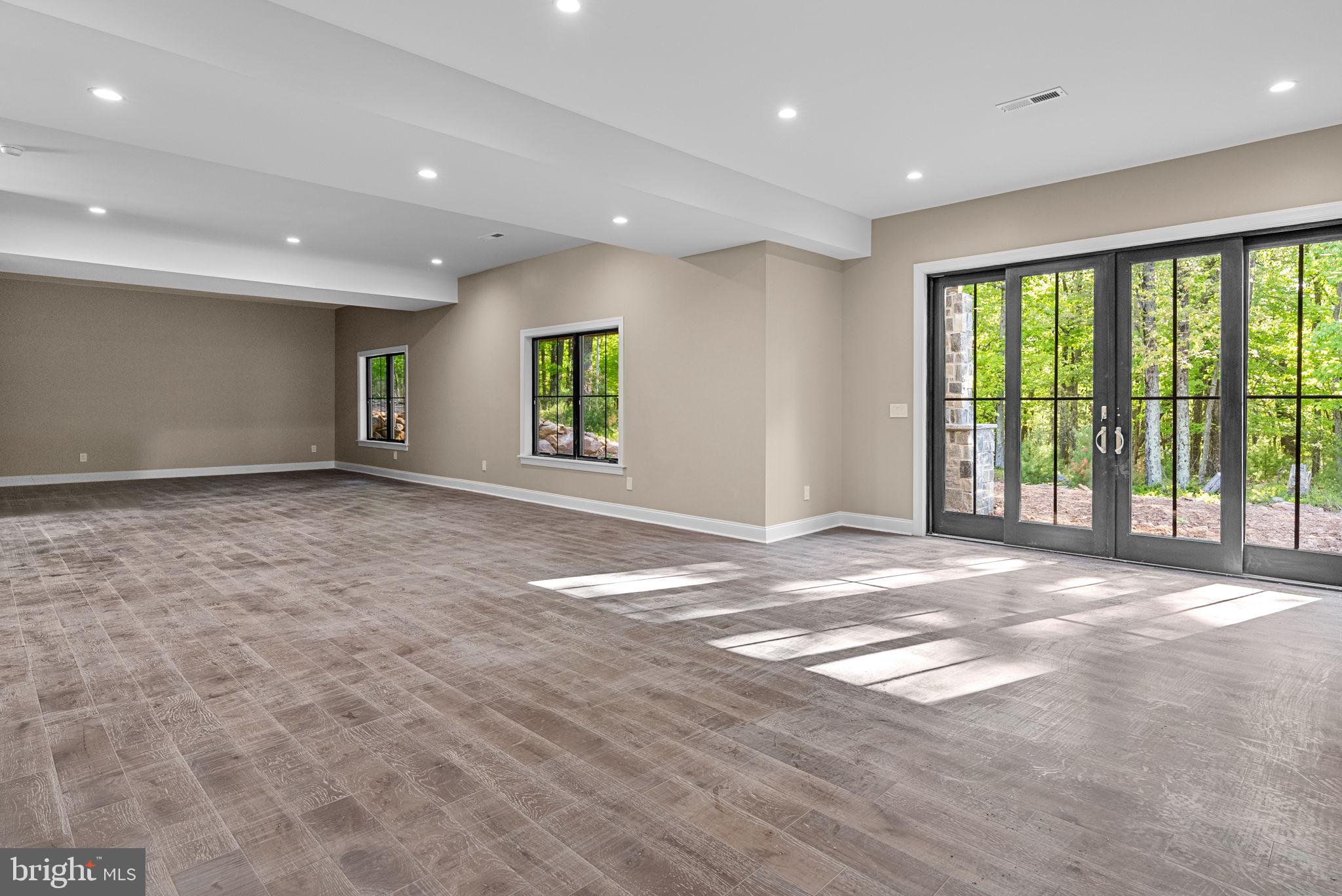 BIG BOULDER LAKE - Residential