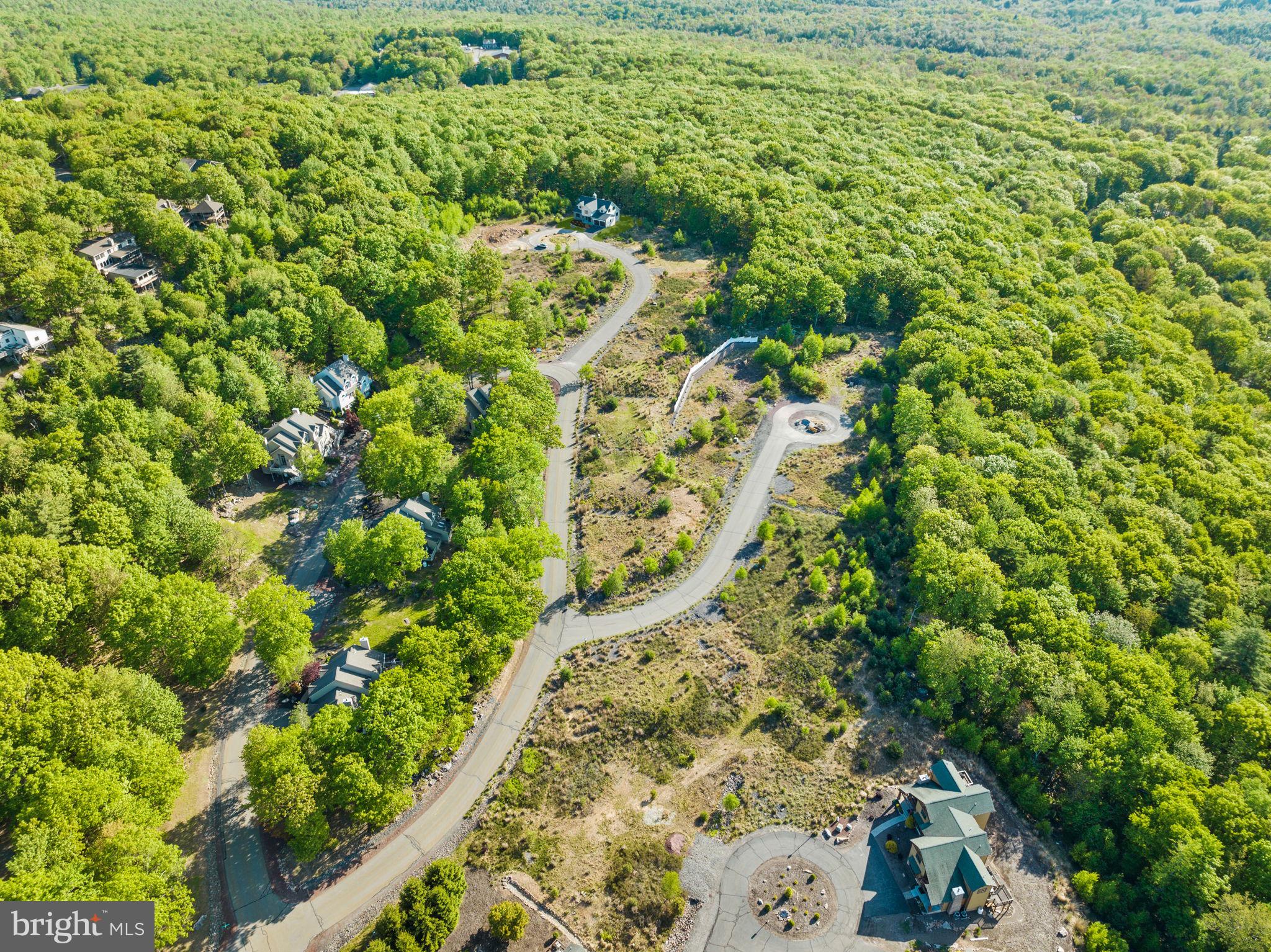 BIG BOULDER LAKE - Residential