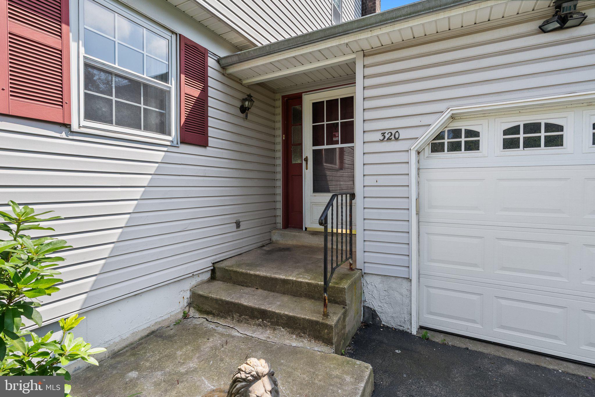 320 THOMAS DRIVE