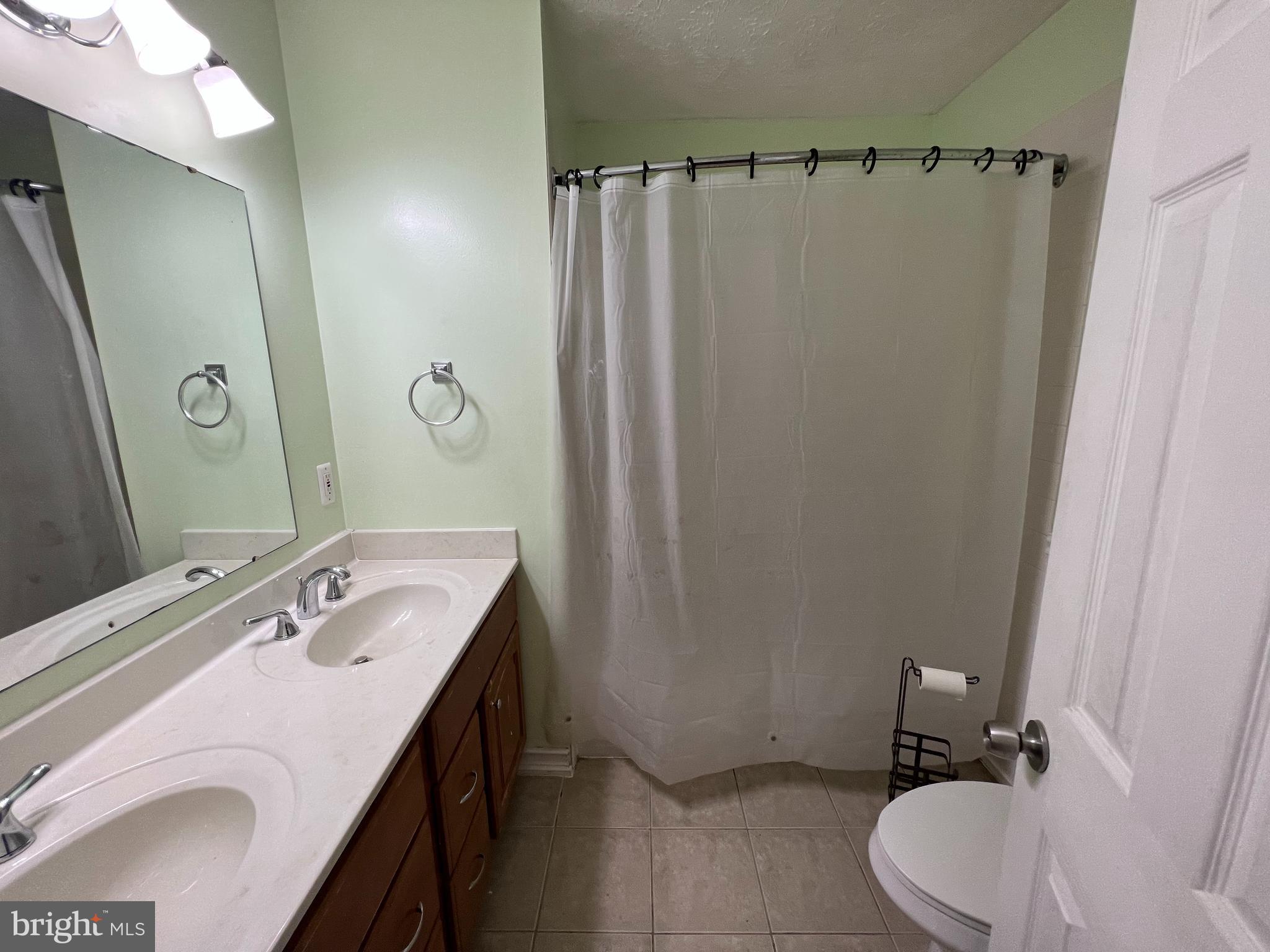 VILLAGE OF OWEN BROWN - Residential Lease