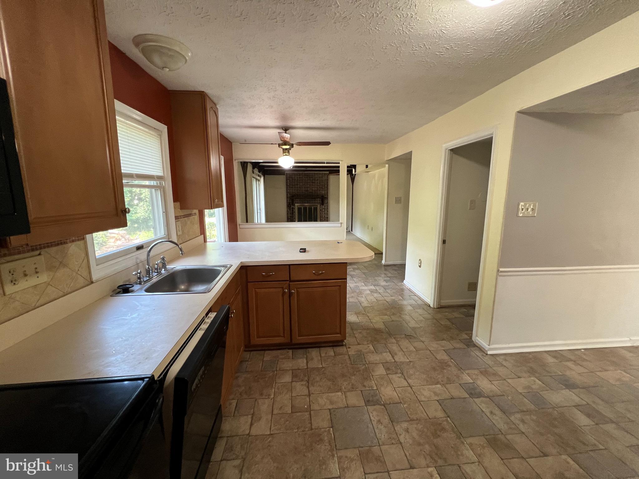 VILLAGE OF OWEN BROWN - Residential Lease