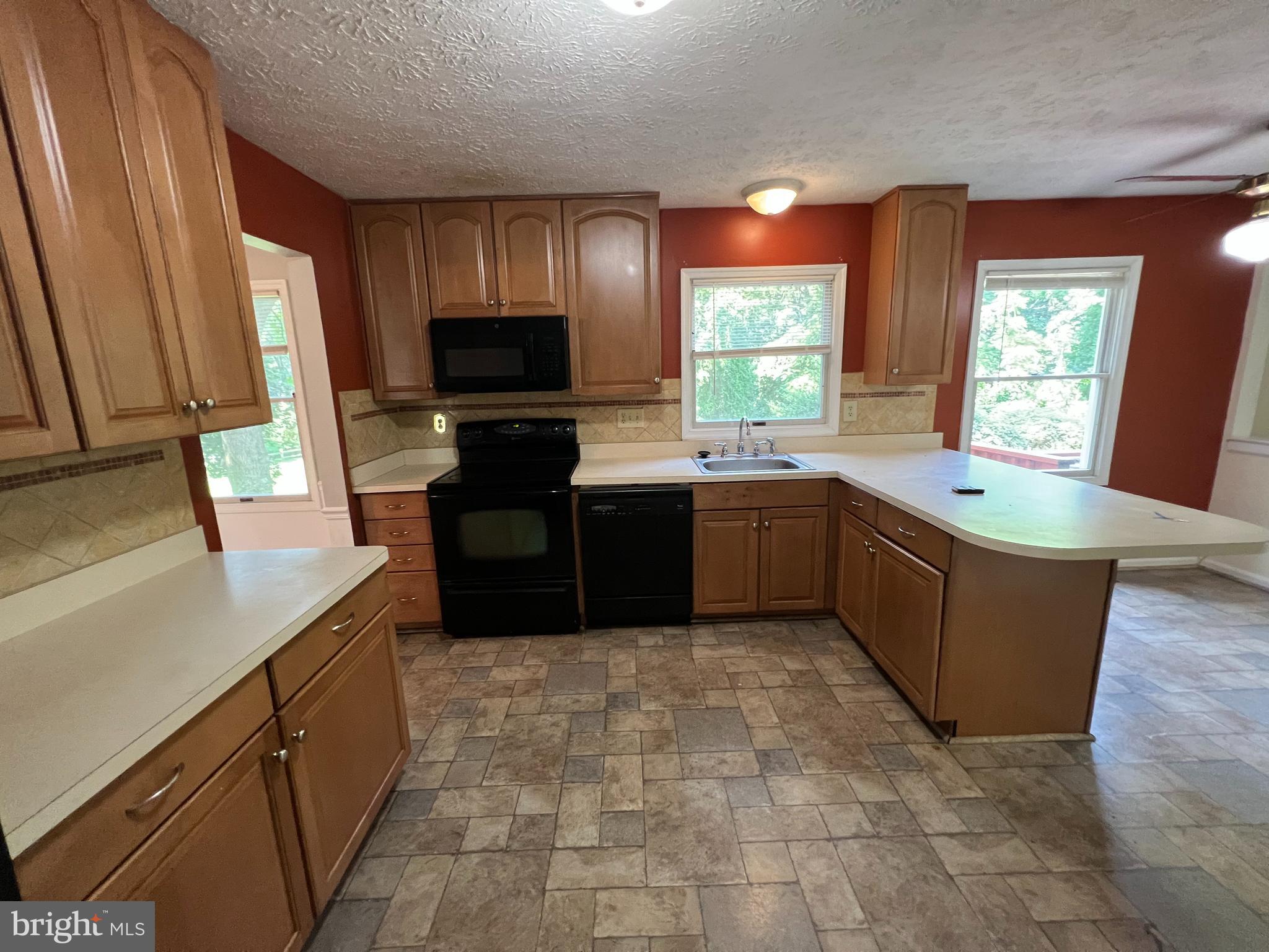 VILLAGE OF OWEN BROWN - Residential Lease