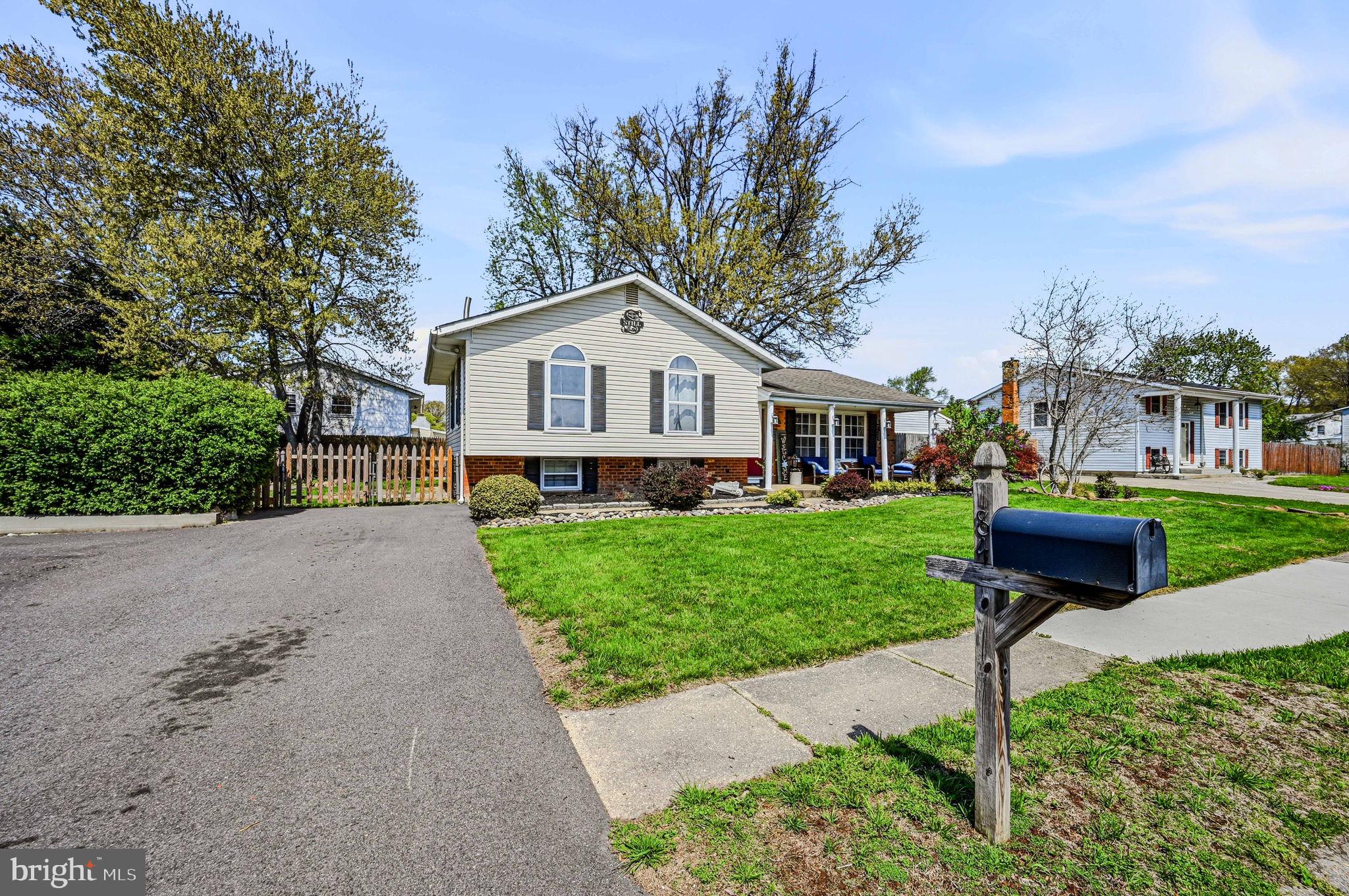 884 BROADFIELD DRIVE