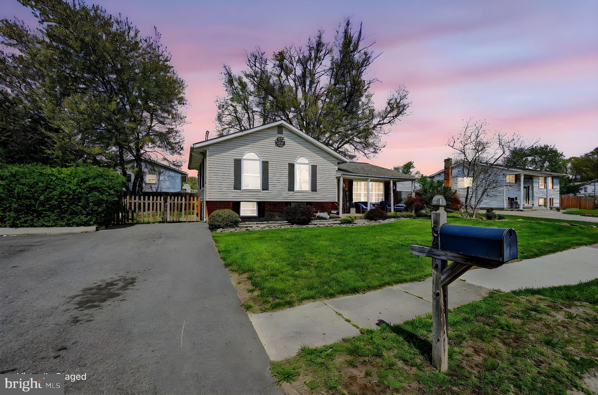 884 BROADFIELD DRIVE