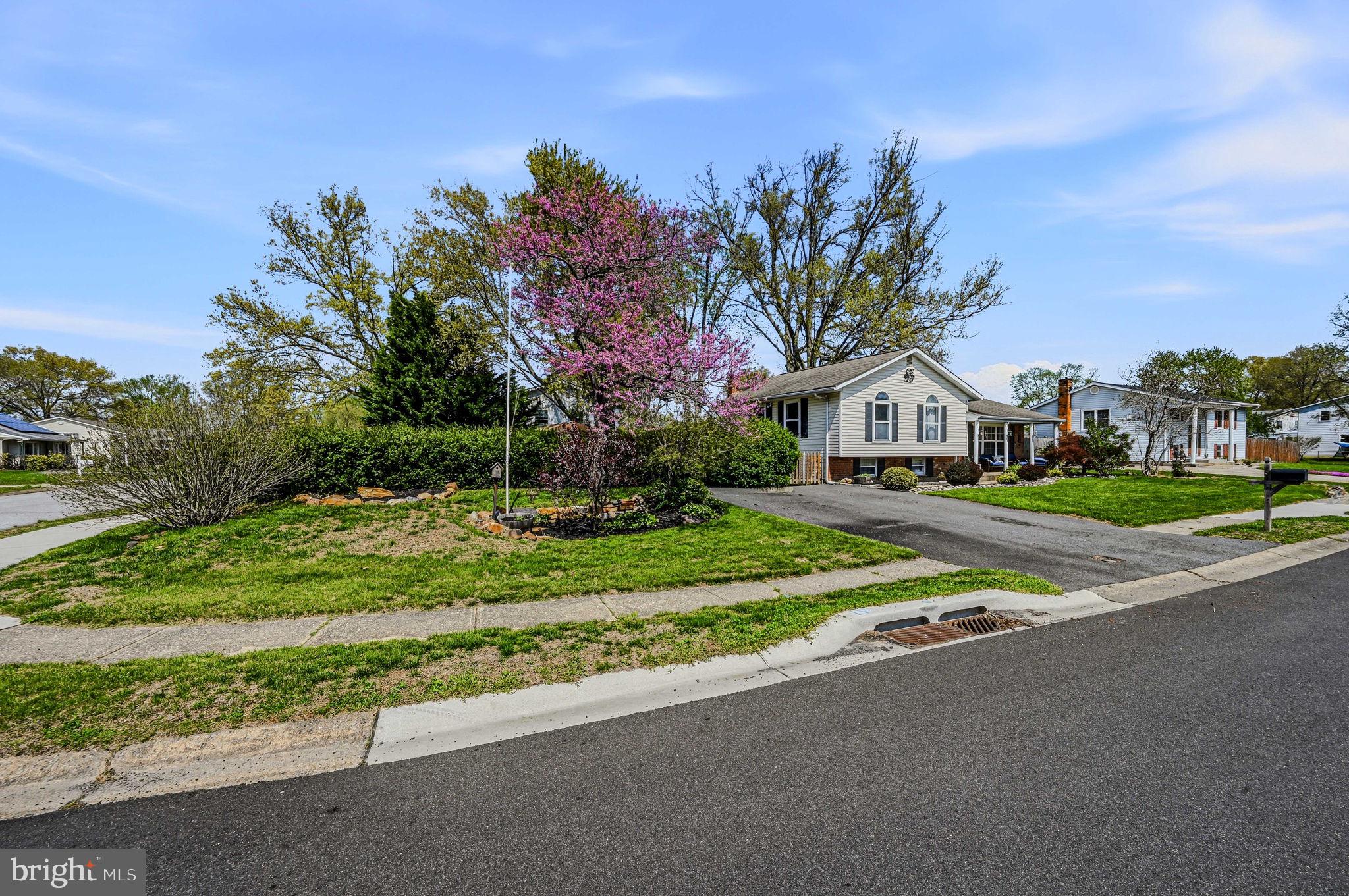 884 BROADFIELD DRIVE