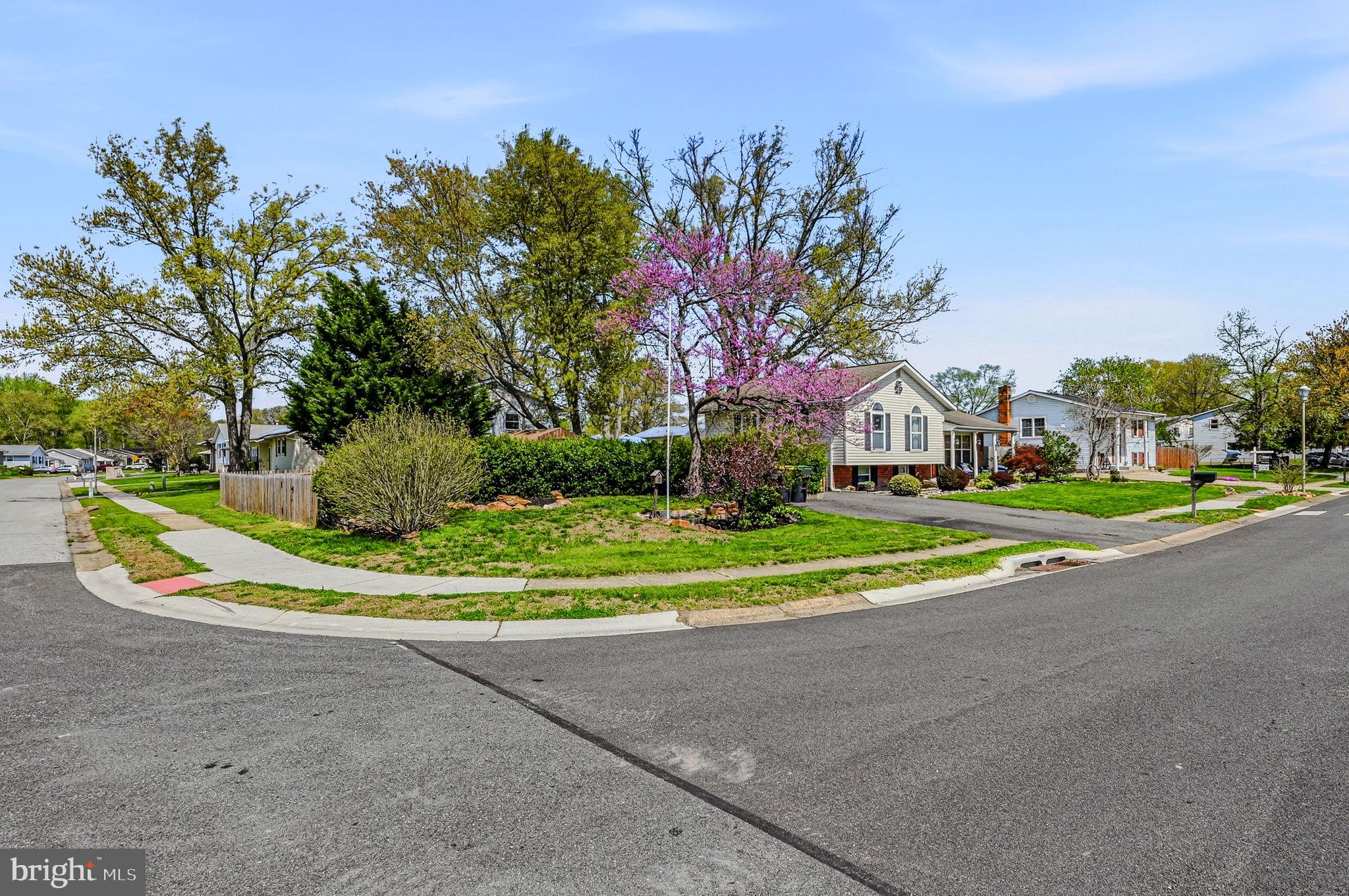 884 BROADFIELD DRIVE