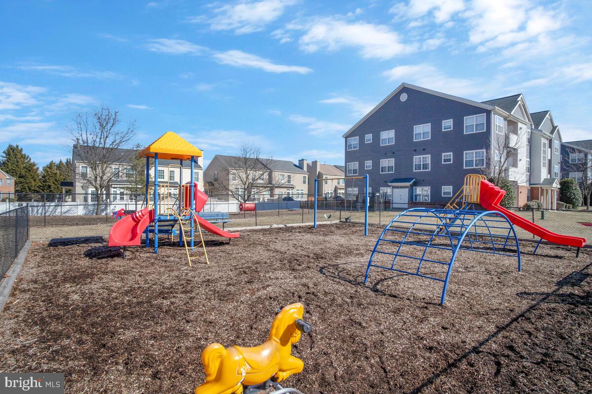 SEVEN OAKS - Residential