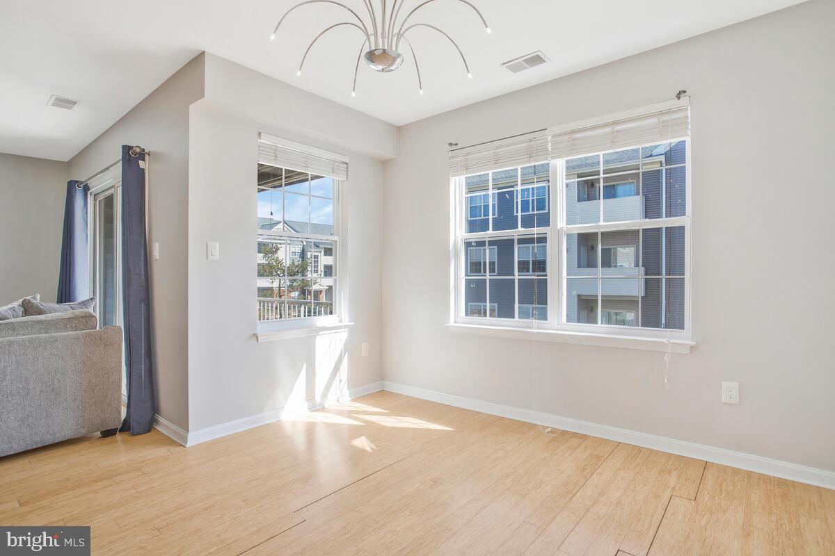 SEVEN OAKS - Residential