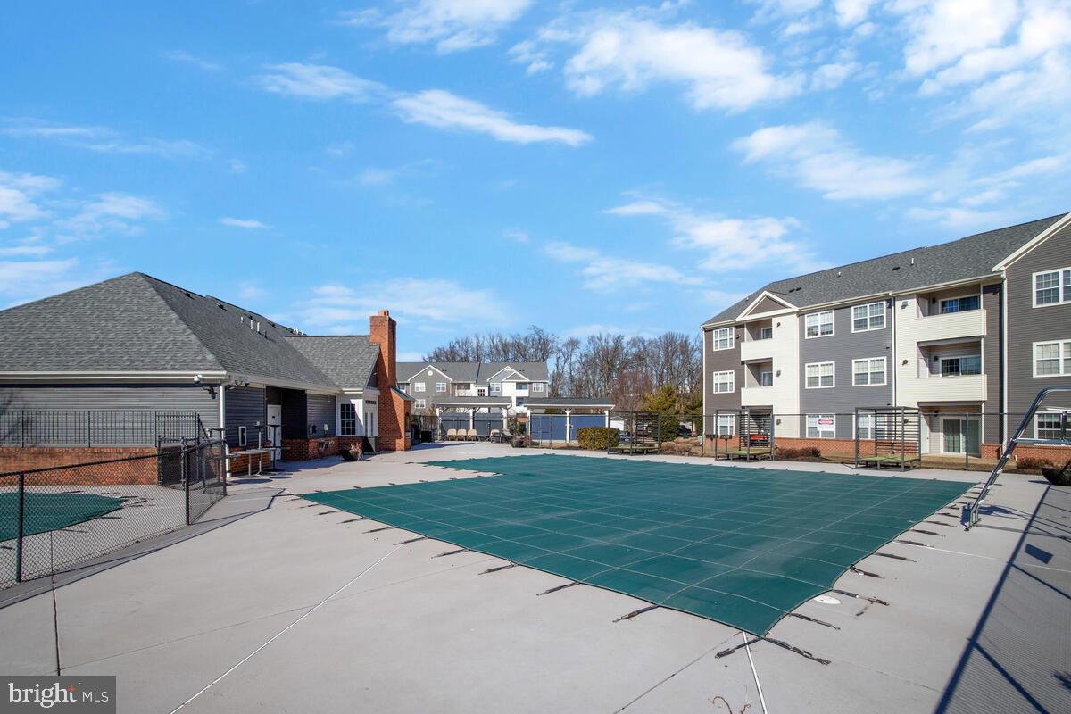 SEVEN OAKS - Residential