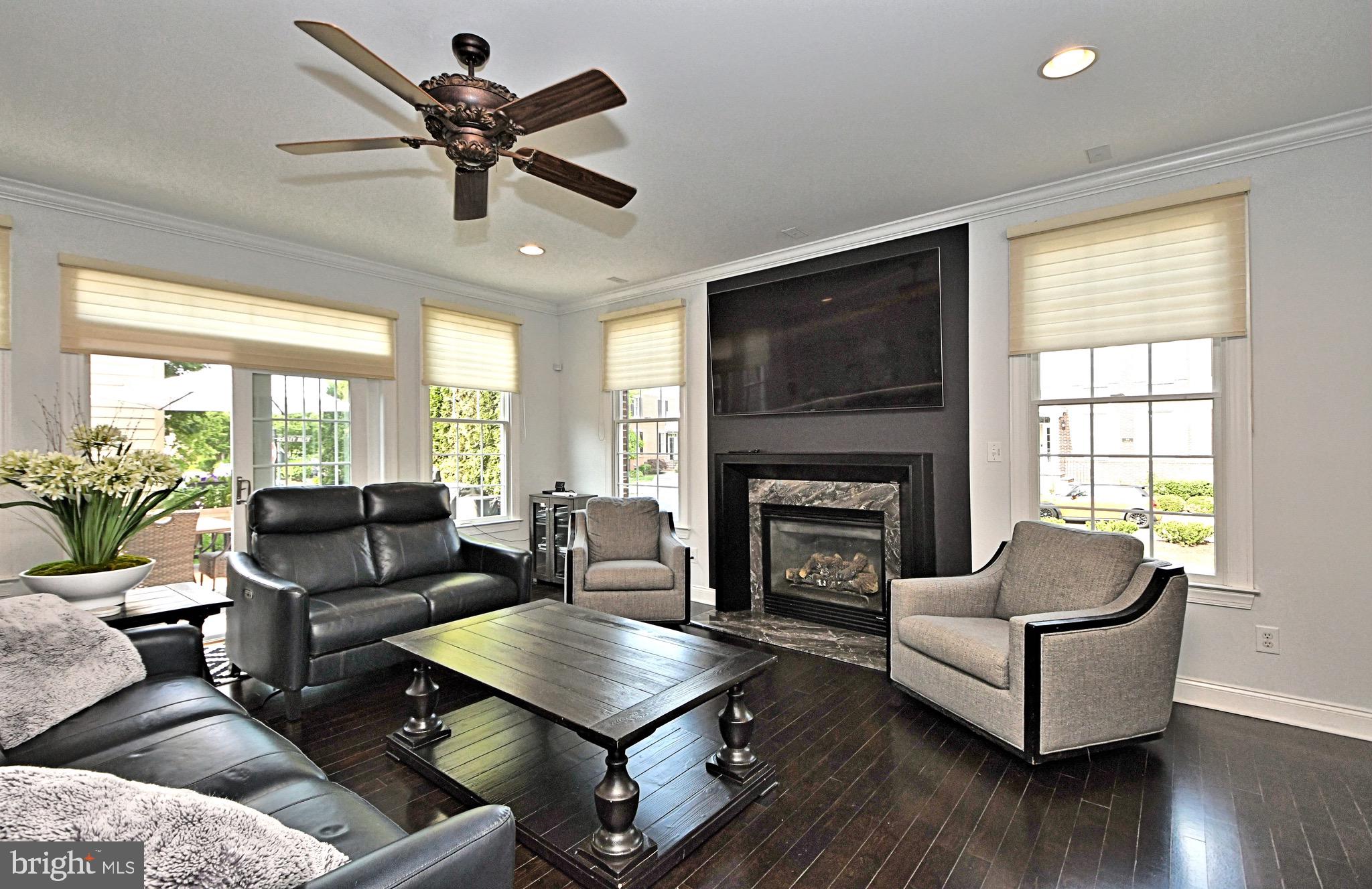 NEWTOWN WALK - Residential