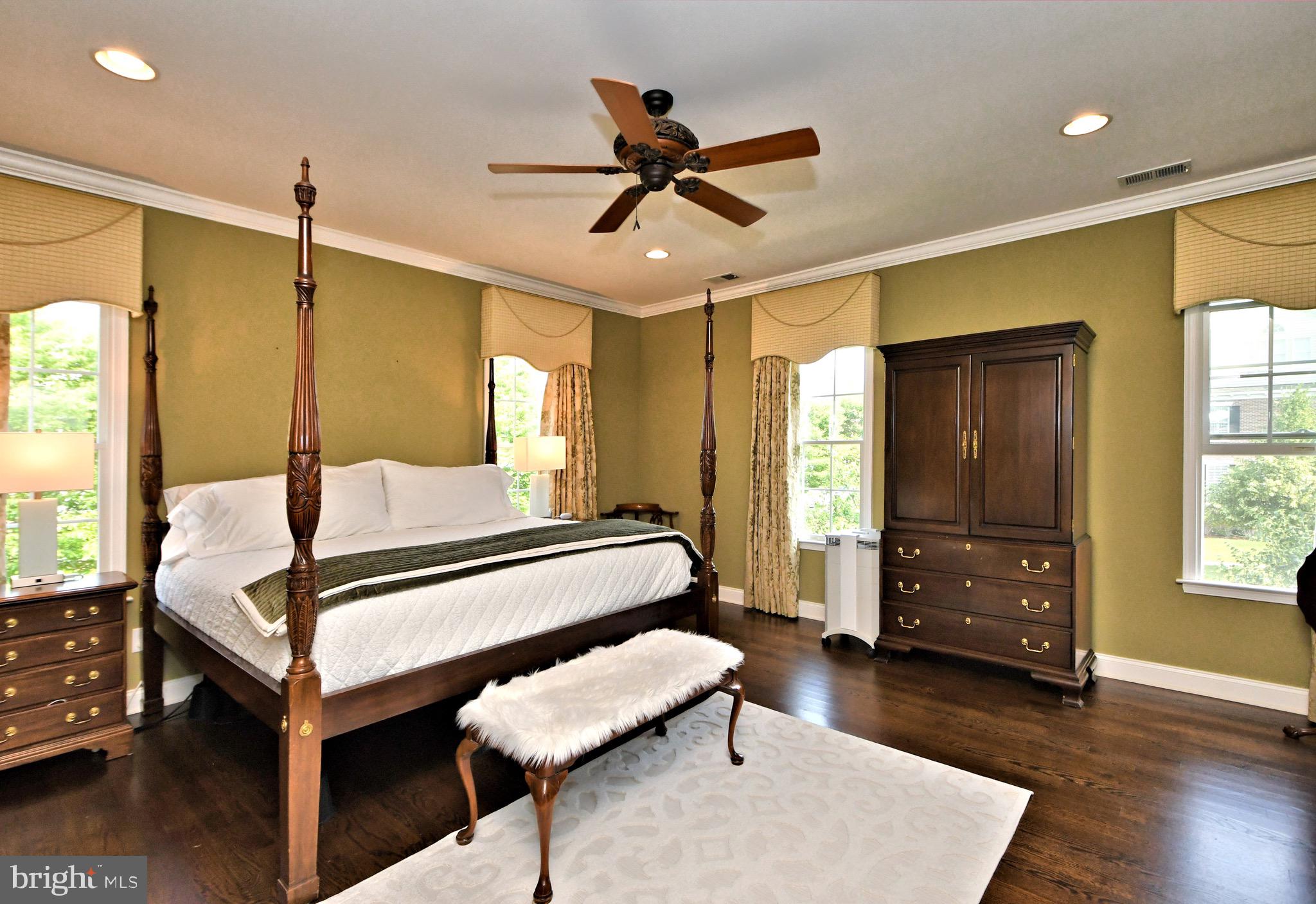 NEWTOWN WALK - Residential