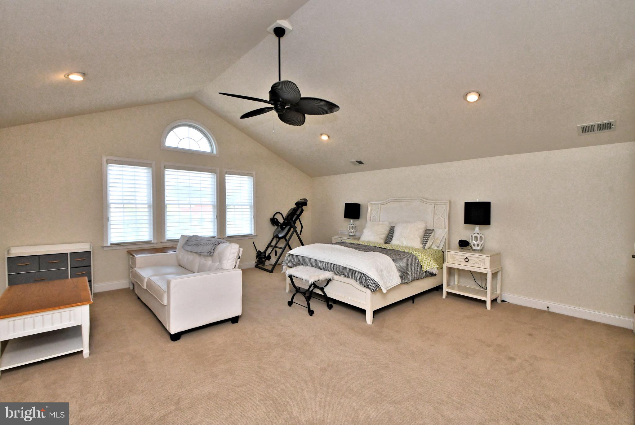 NEWTOWN WALK - Residential