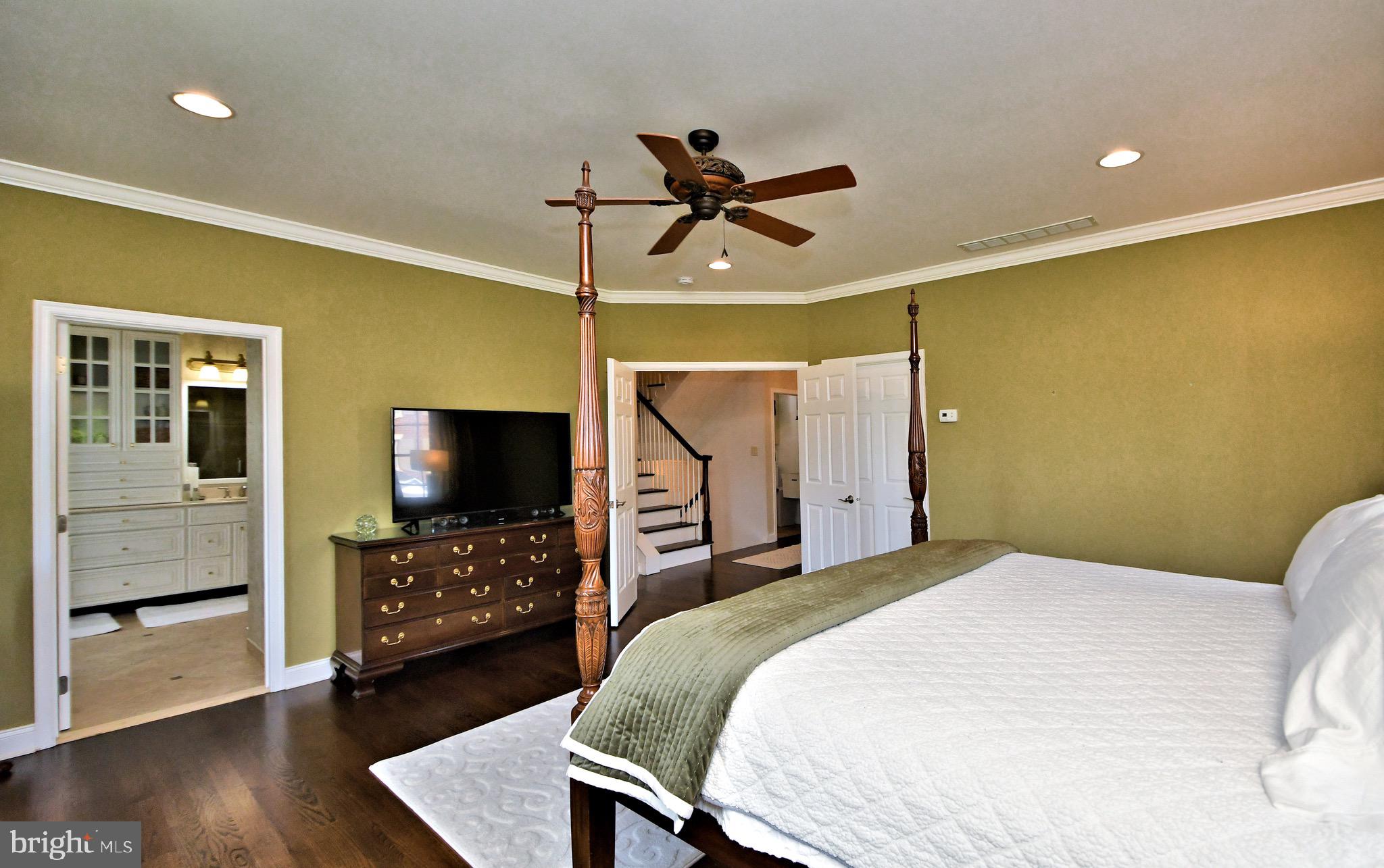 NEWTOWN WALK - Residential