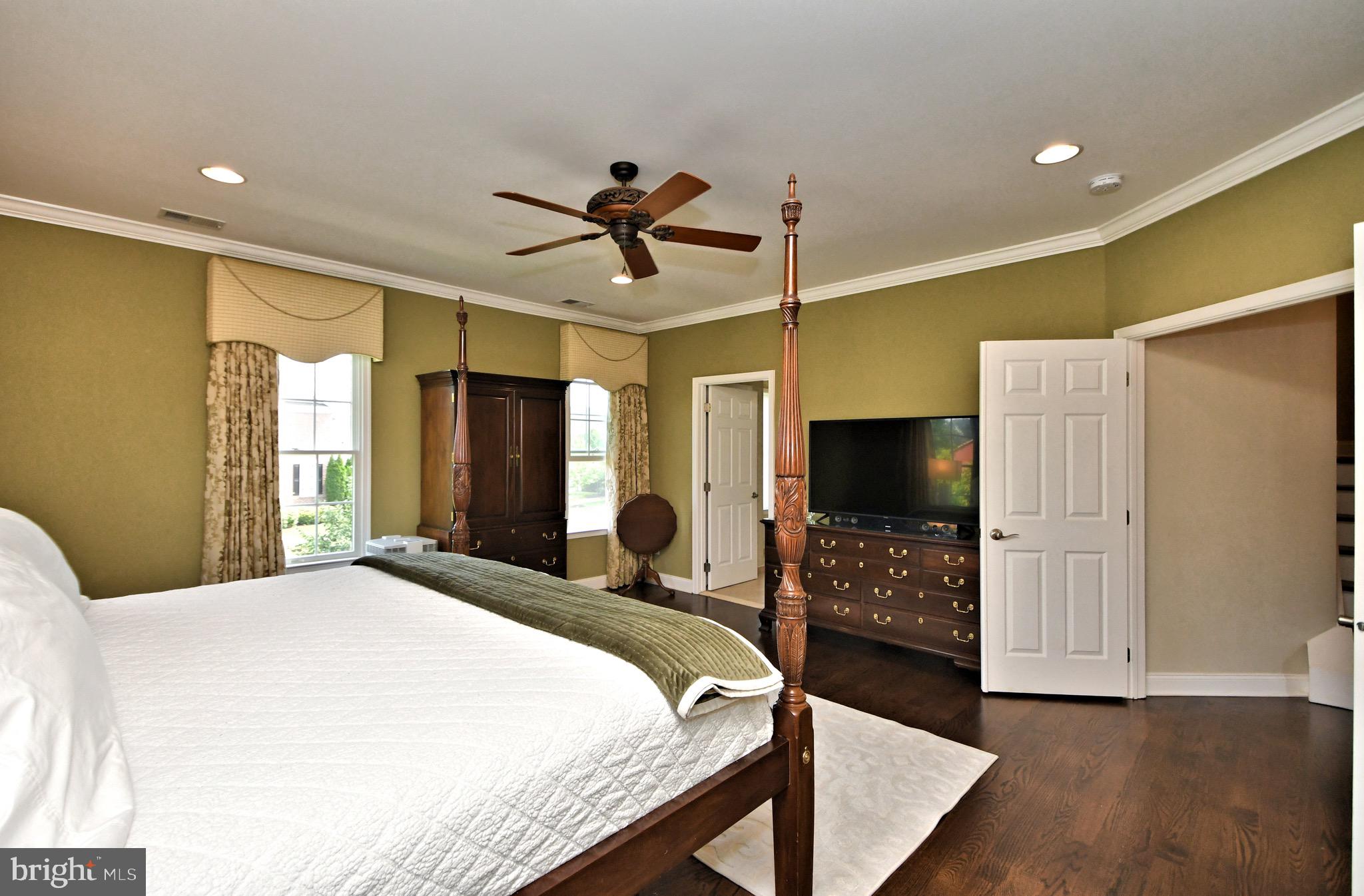 NEWTOWN WALK - Residential