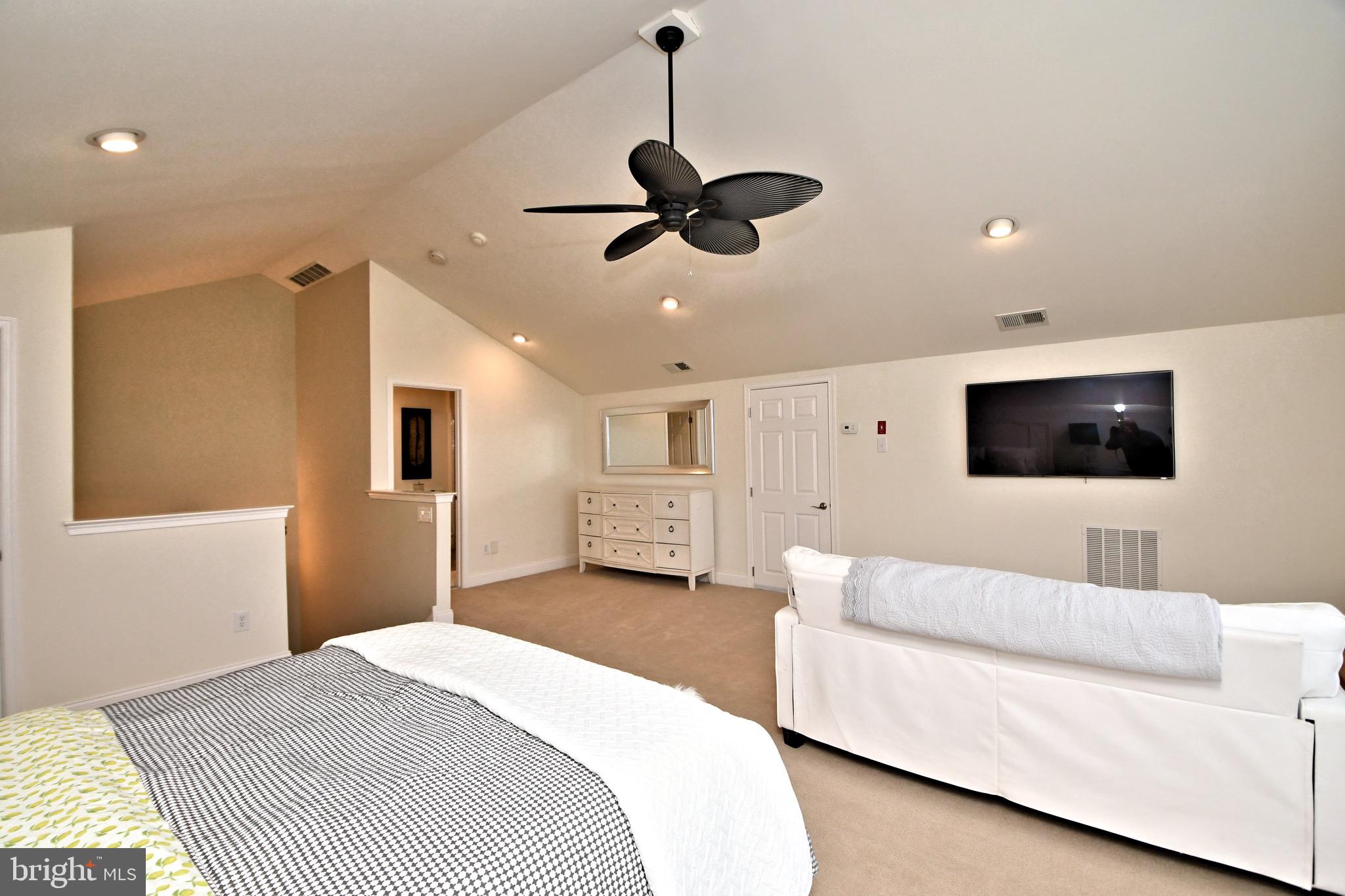 NEWTOWN WALK - Residential