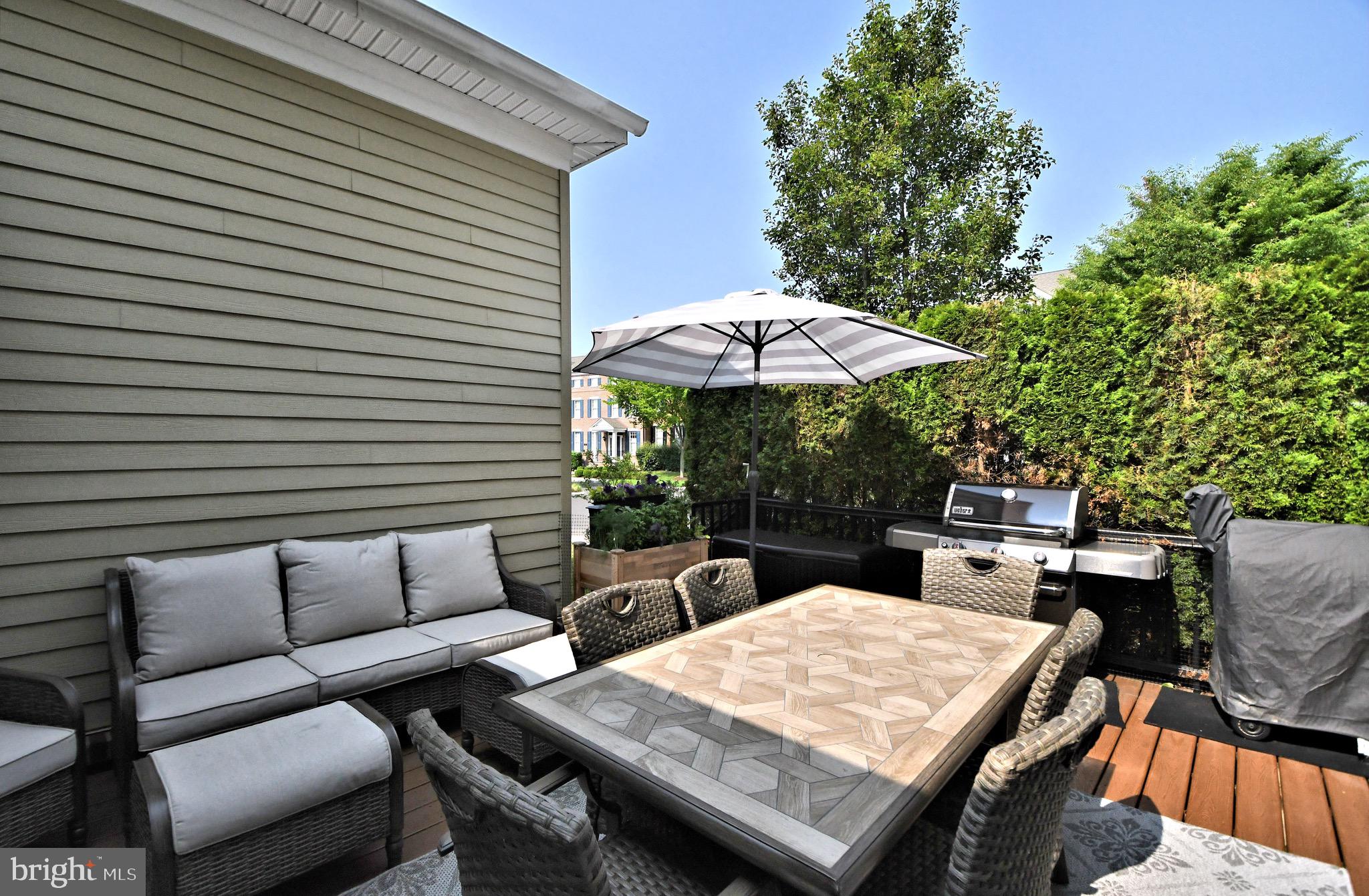 NEWTOWN WALK - Residential