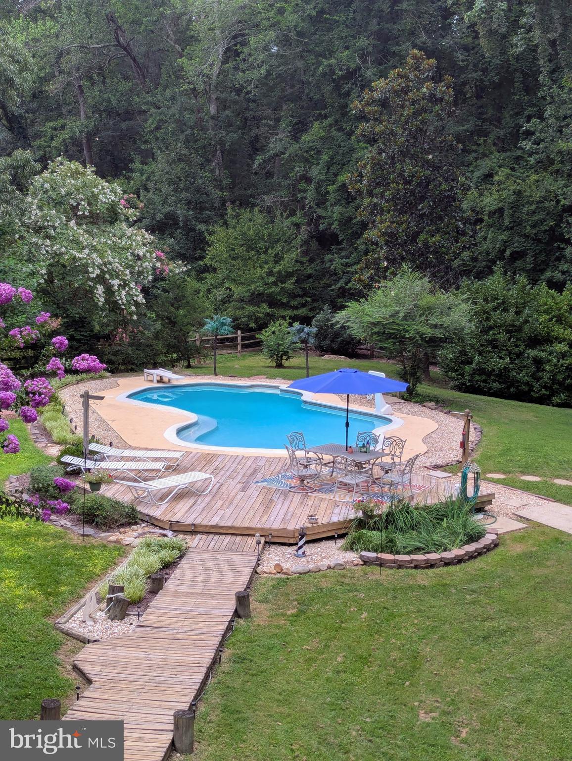 23117 CRESTWOOD LANE
